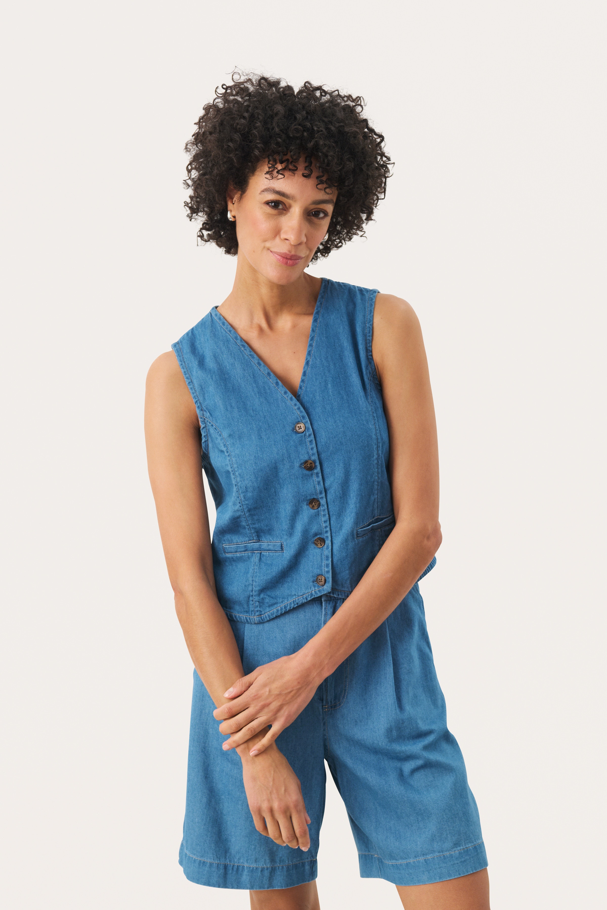 RaisaPW Vest LOOKBOOK FRONT 30309640-300155