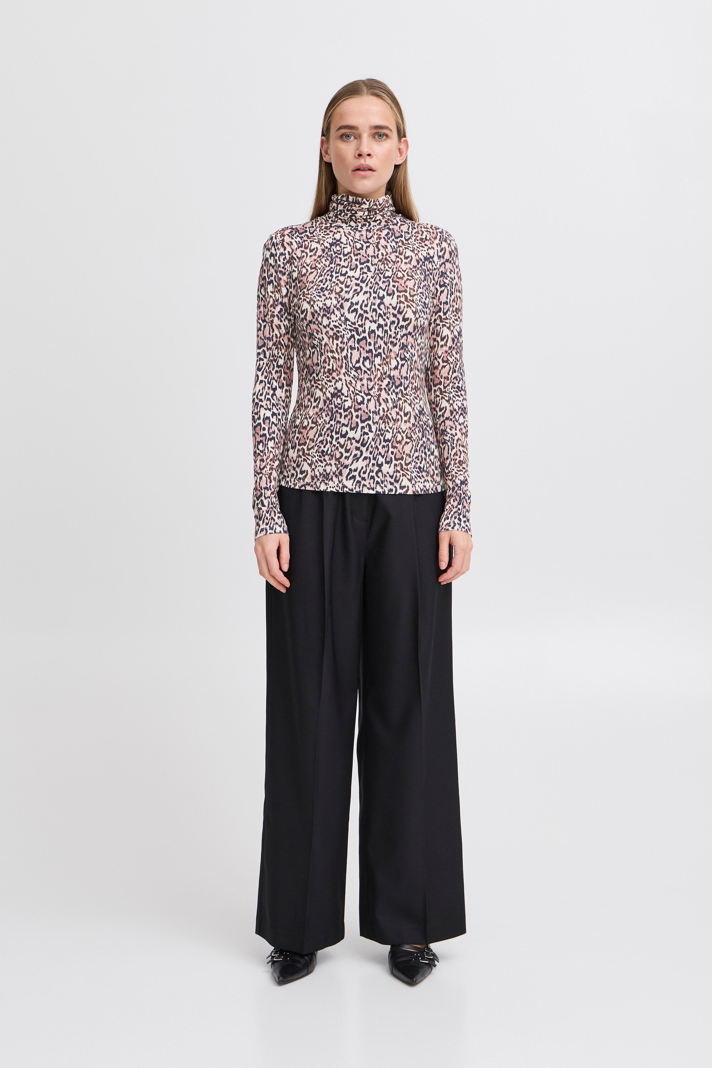 IHNAVA Langarm-Shirt LOOKBOOK FRONT 20122589-203979