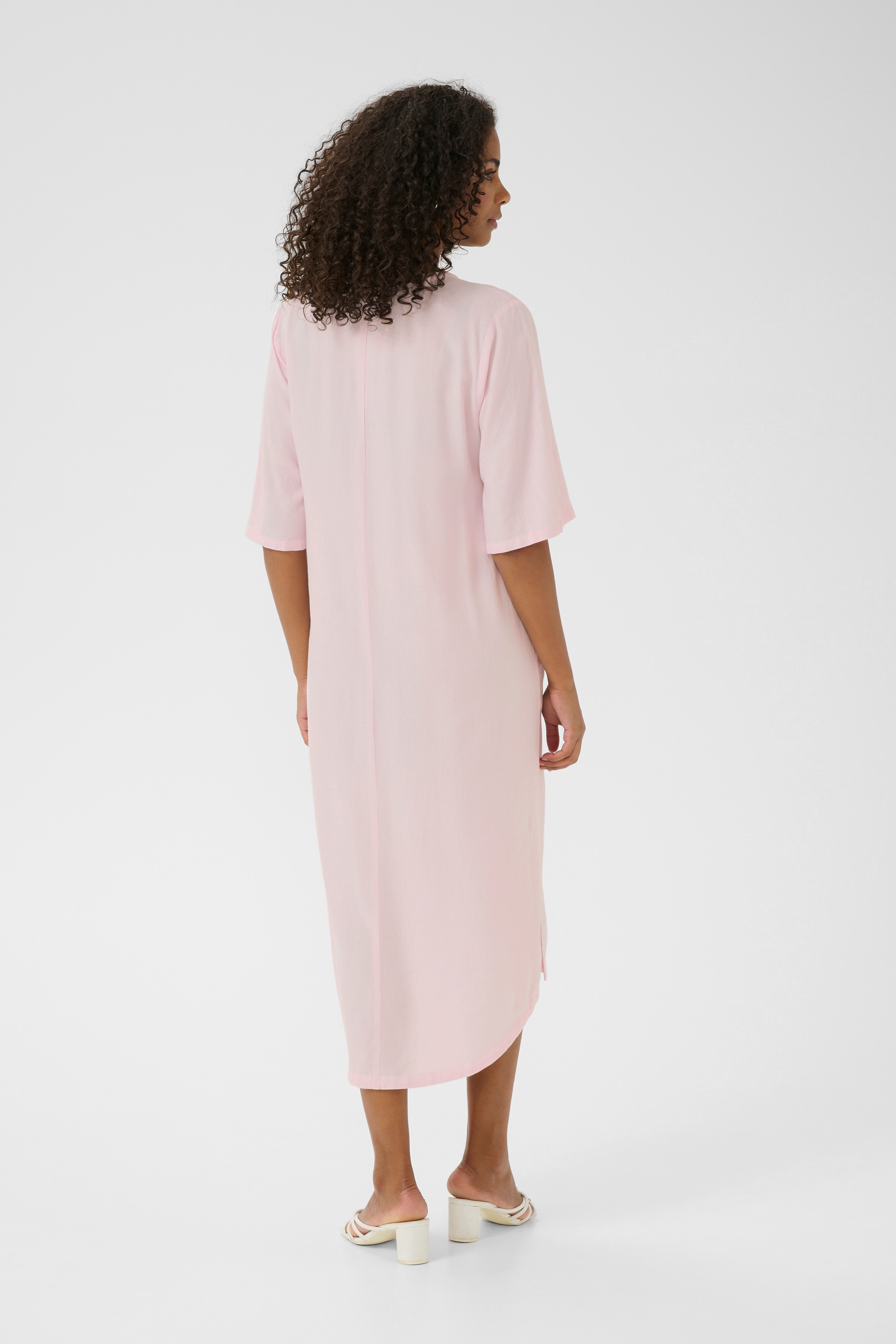 KAmilia Lin kjole LOOKBOOK FRONT 10508312-133405