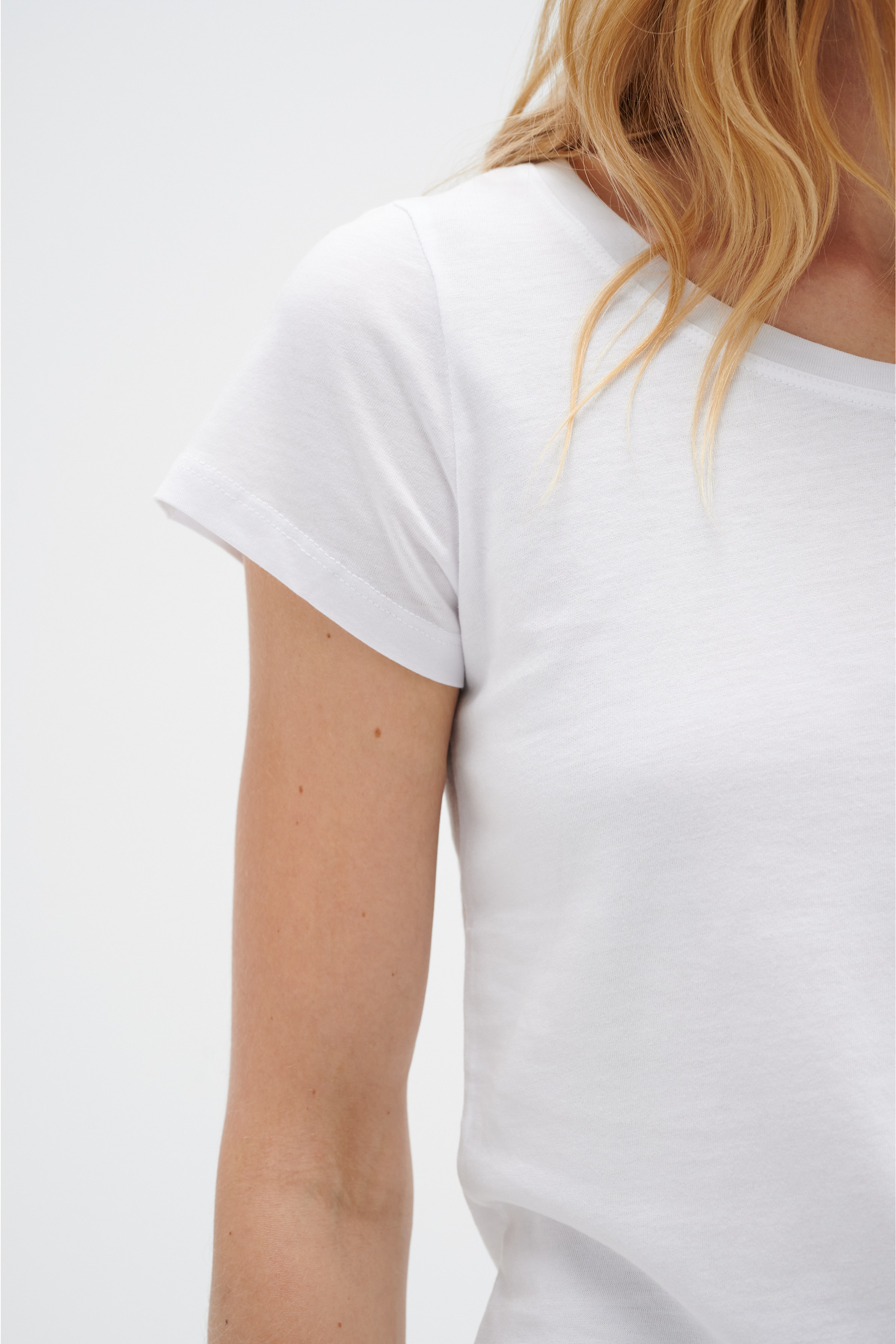 Kurzarm T-Shirt LOOKBOOK DETAIL 30100782-10090