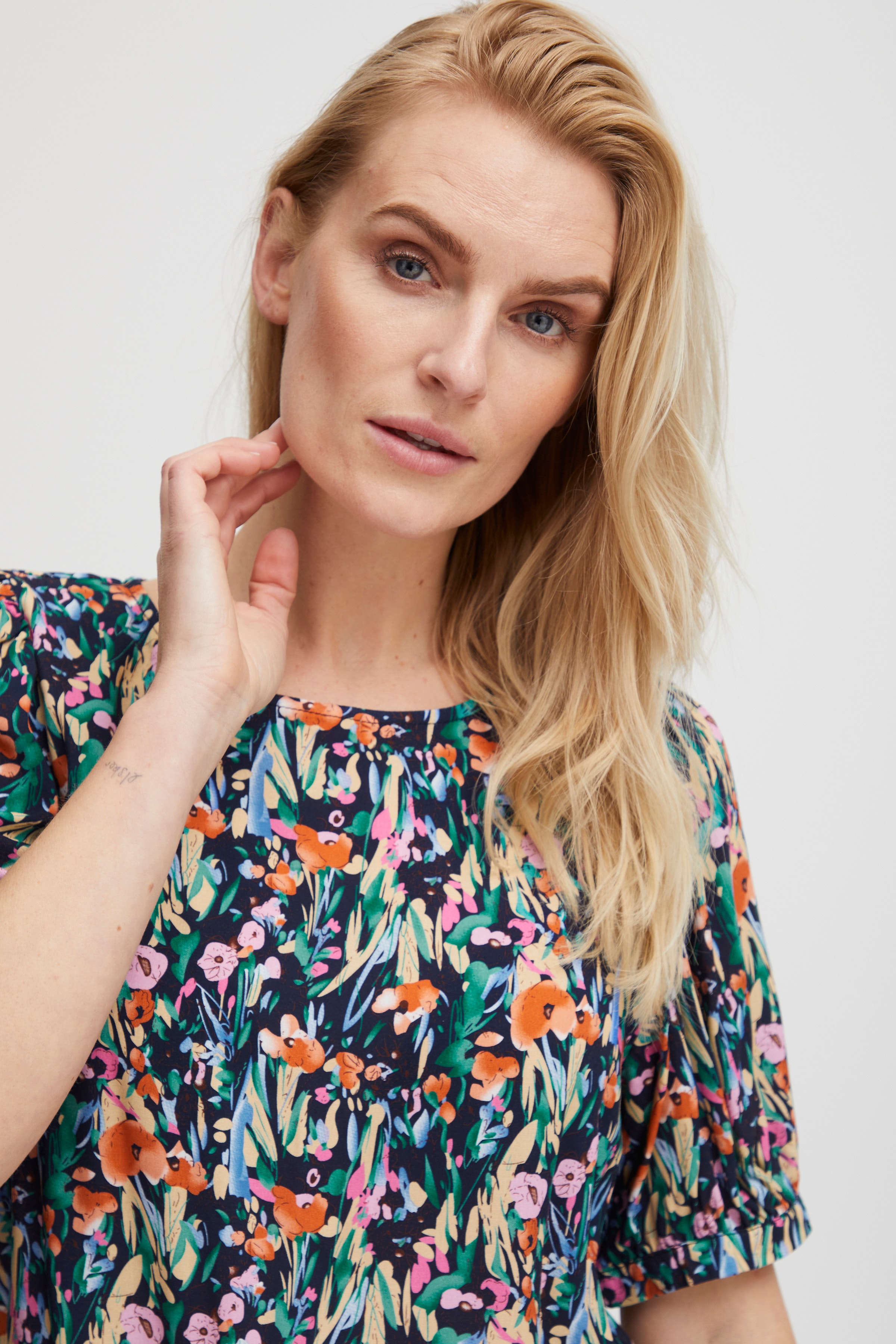 Kortermet bluse LOOKBOOK DETAIL 50207440-201429