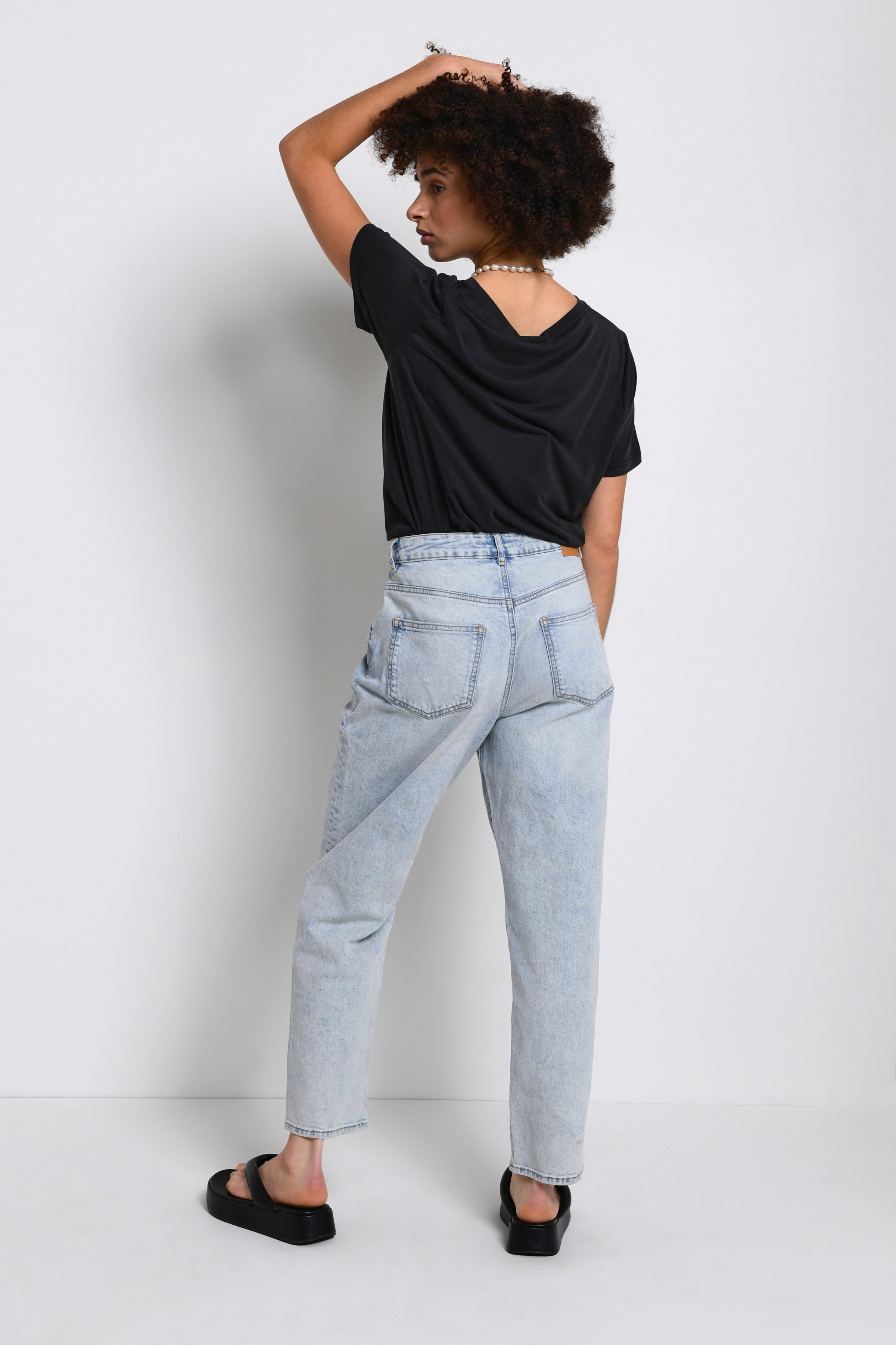 StellaMW 107 Mom XHigh Straight Y Jeans LOOKBOOK BACK 10703891-100045