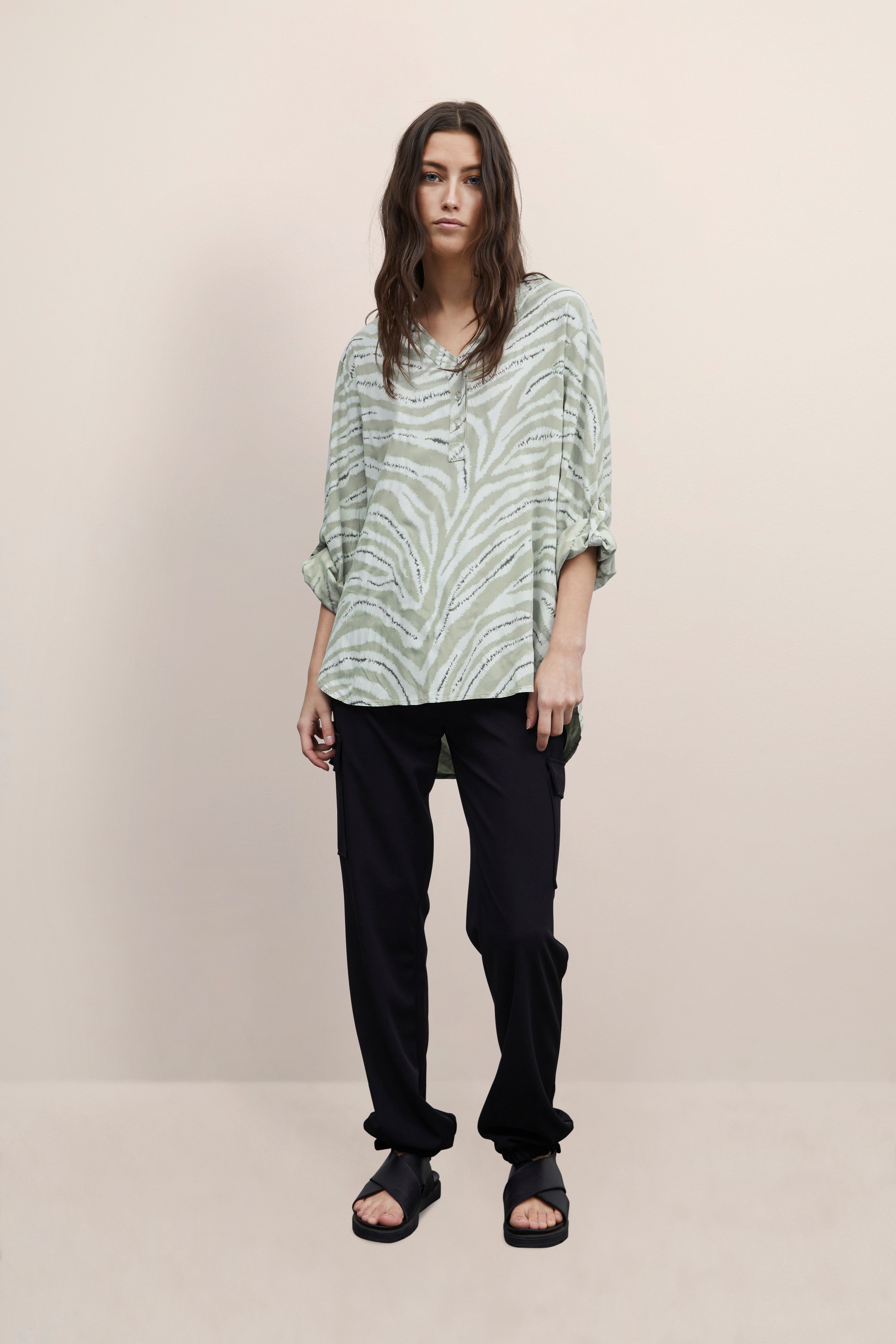 SBANIKKA Blouse LOOKBOOK FRONT 22100138-176212