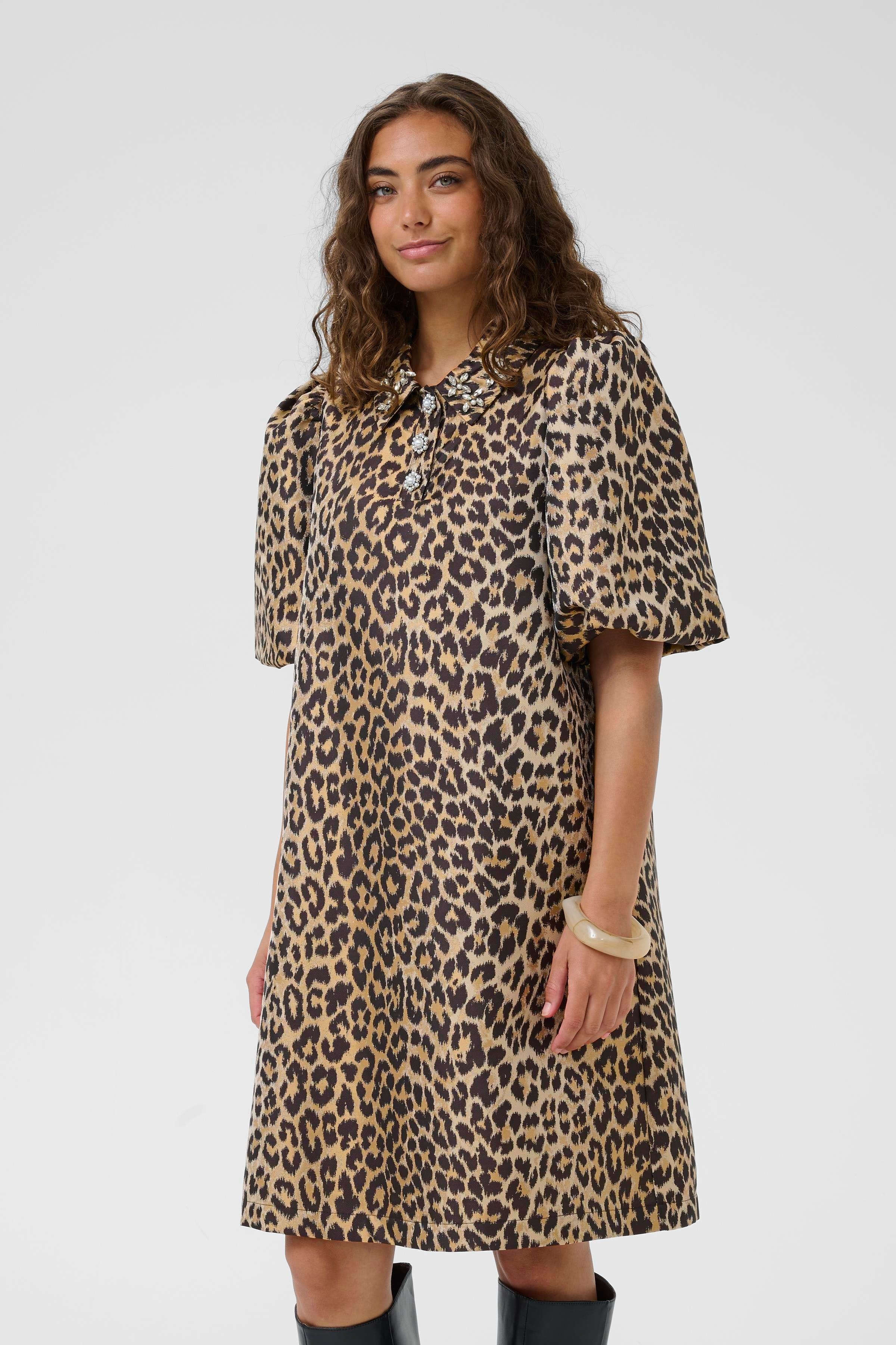 CUcarol Leopardkjole LOOKBOOK FRONT 50112375-107401