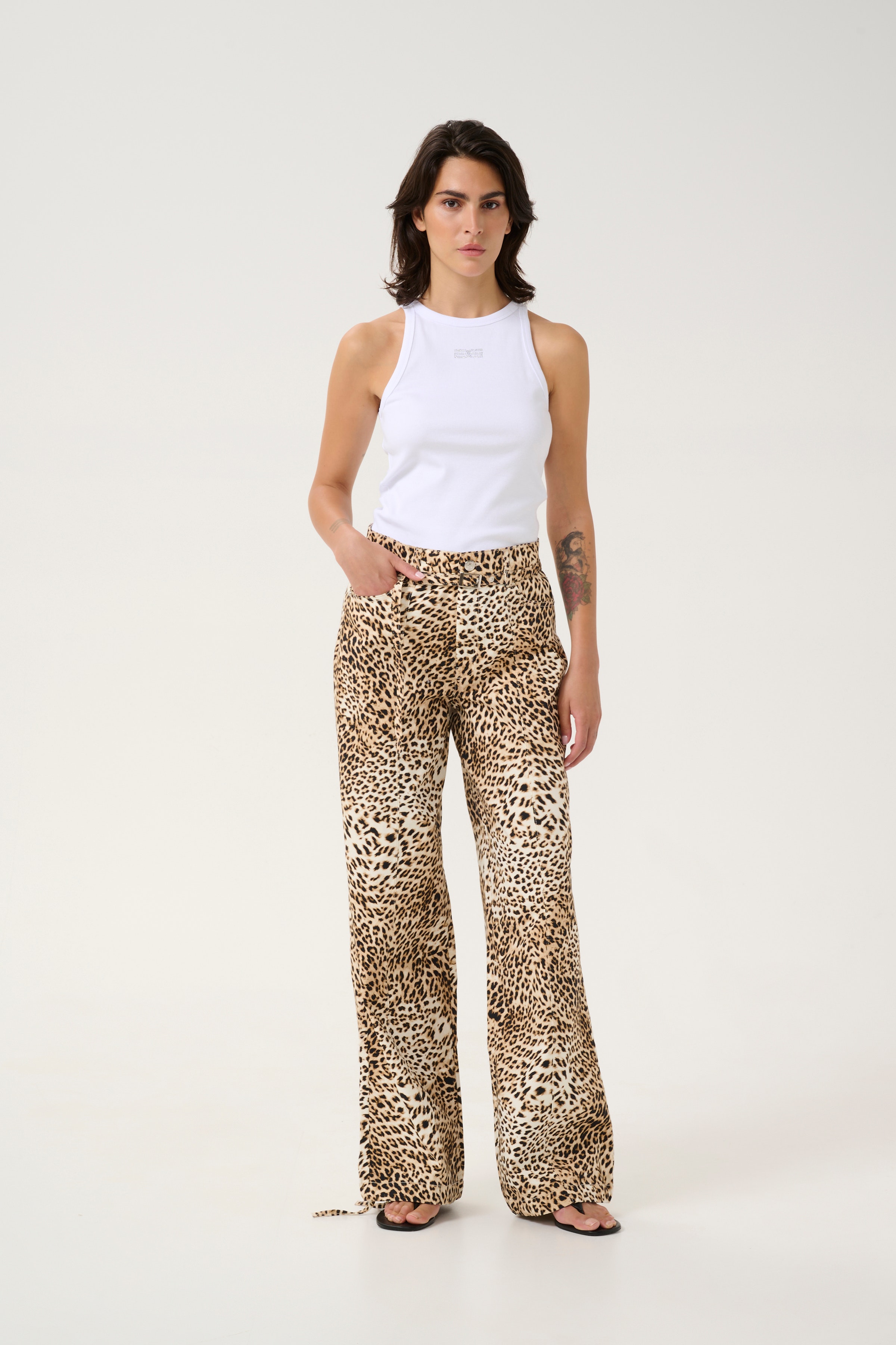 GZleonia Hose LOOKBOOK FRONT 10910029-107265