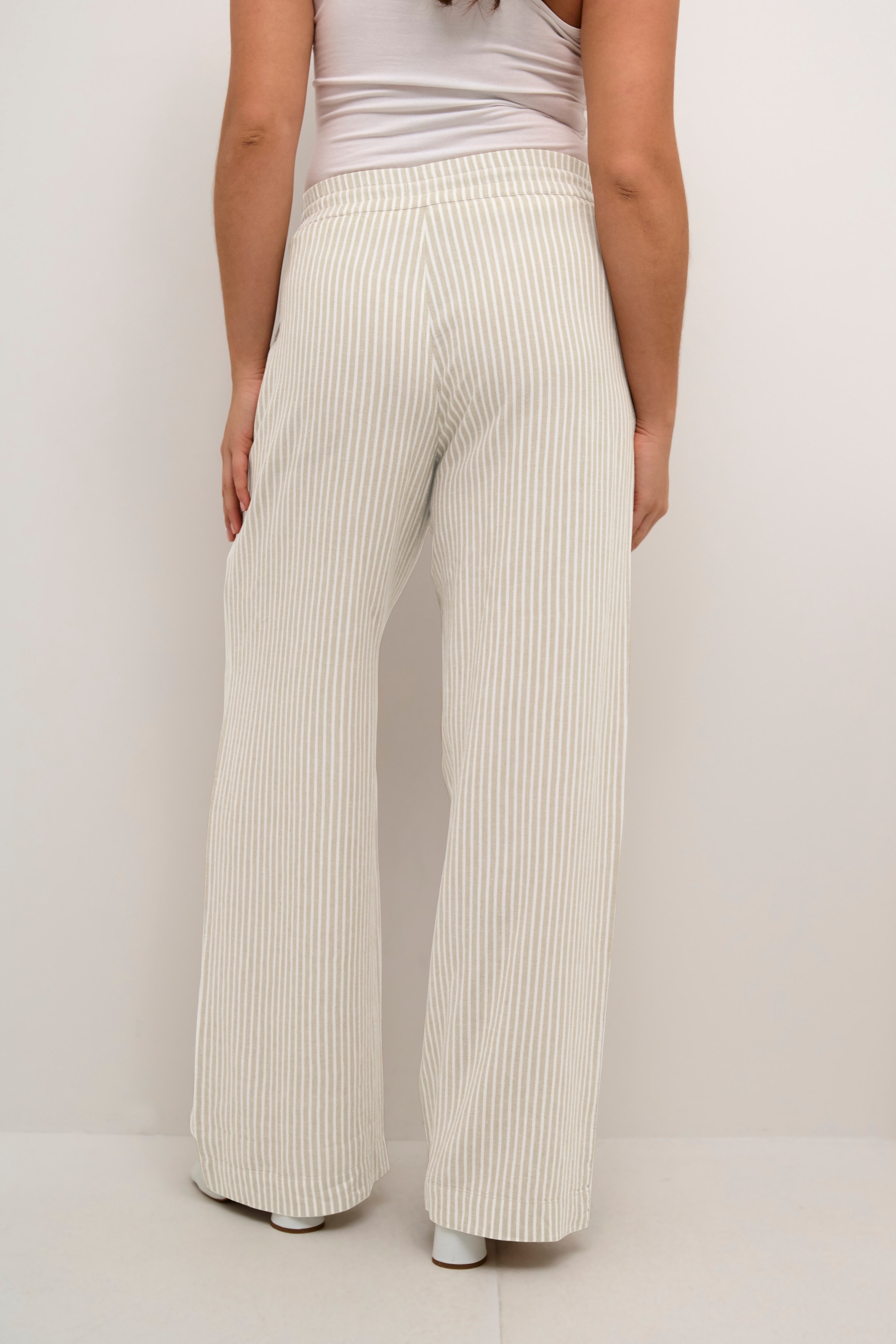 KAmilia Linen trousers LOOKBOOK BACK 10508314-105466