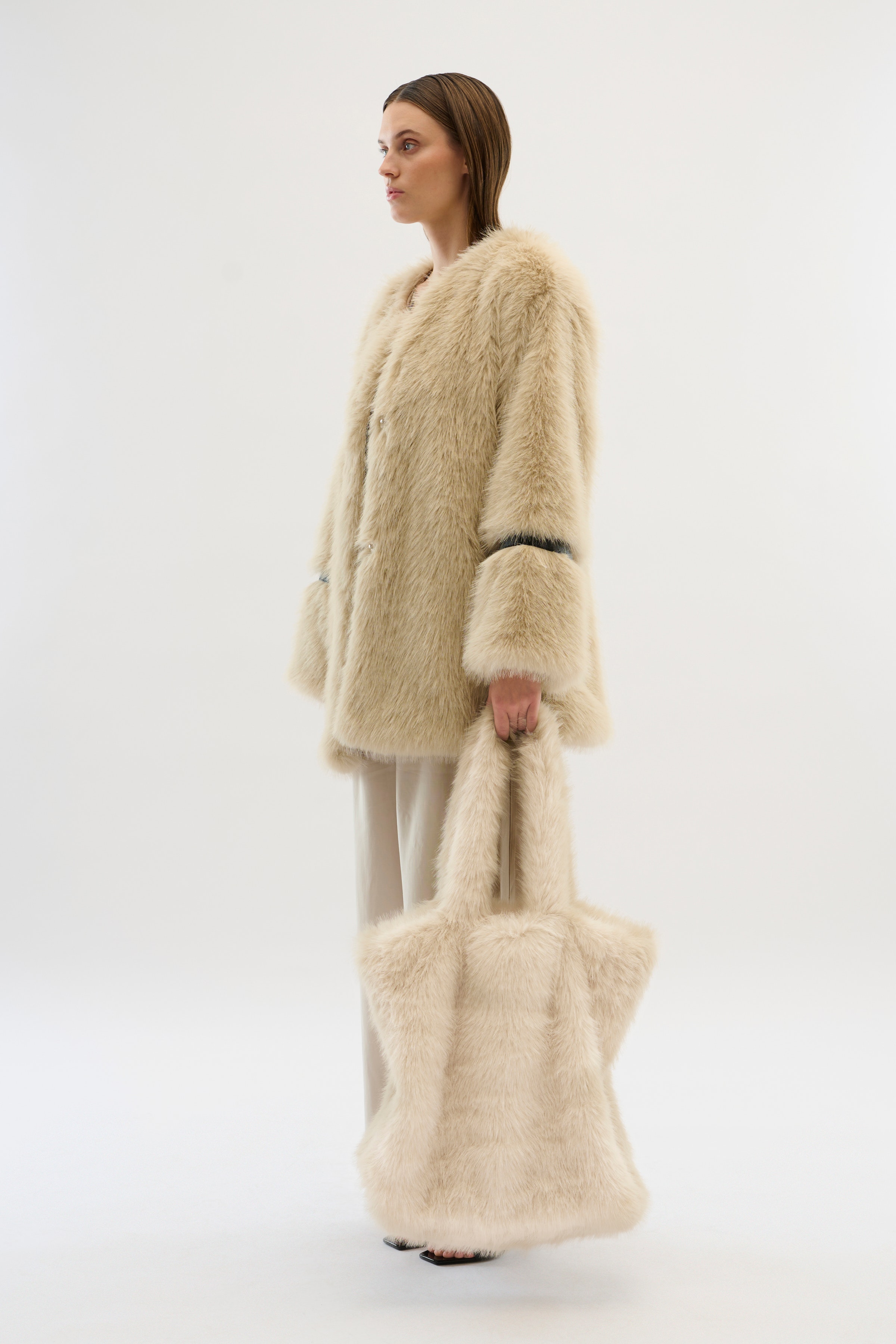 KBPearly Faux Fur väska LOOKBOOK FRONT 10105097-154502