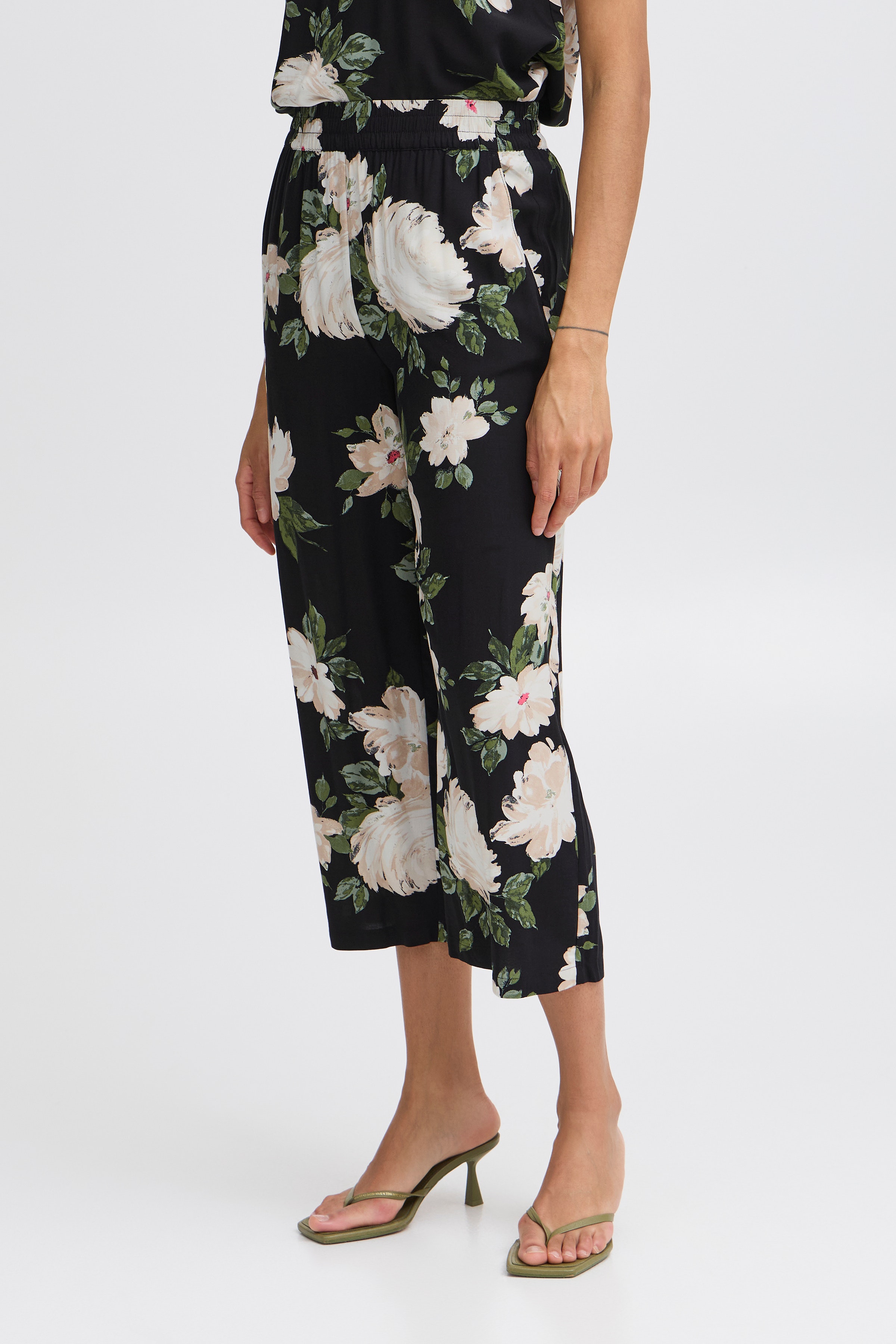 BYMMJOELLA Byxor LOOKBOOK FRONT 20811296-204595