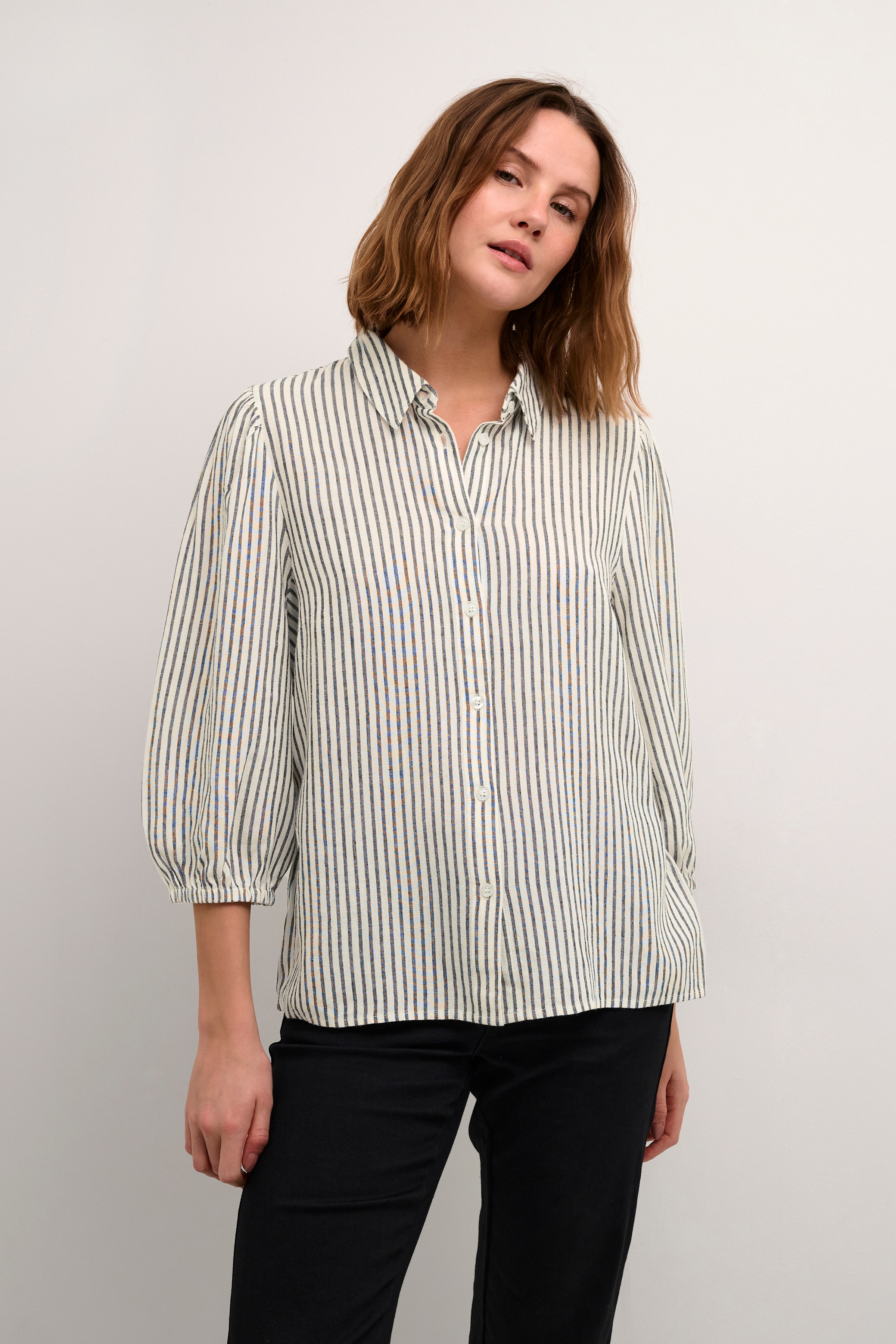 KAmilia Linen shirt LOOKBOOK FRONT 10508361-105465