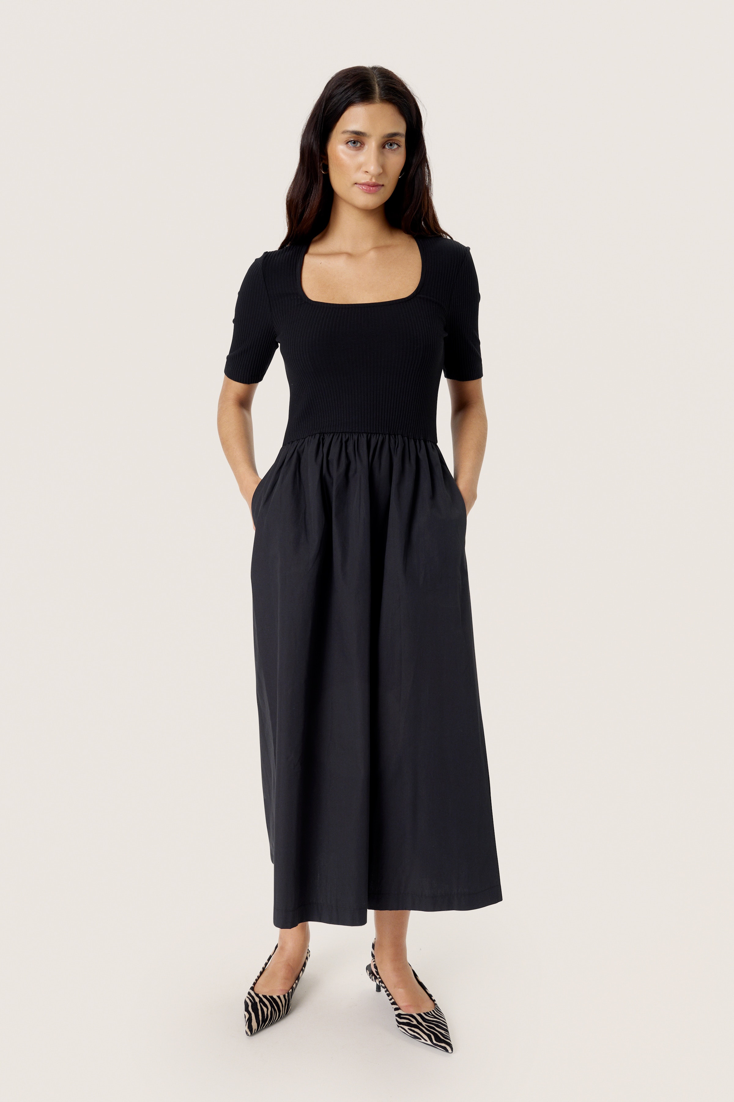 SLSimone Jurk LOOKBOOK FRONT 30408550-194008