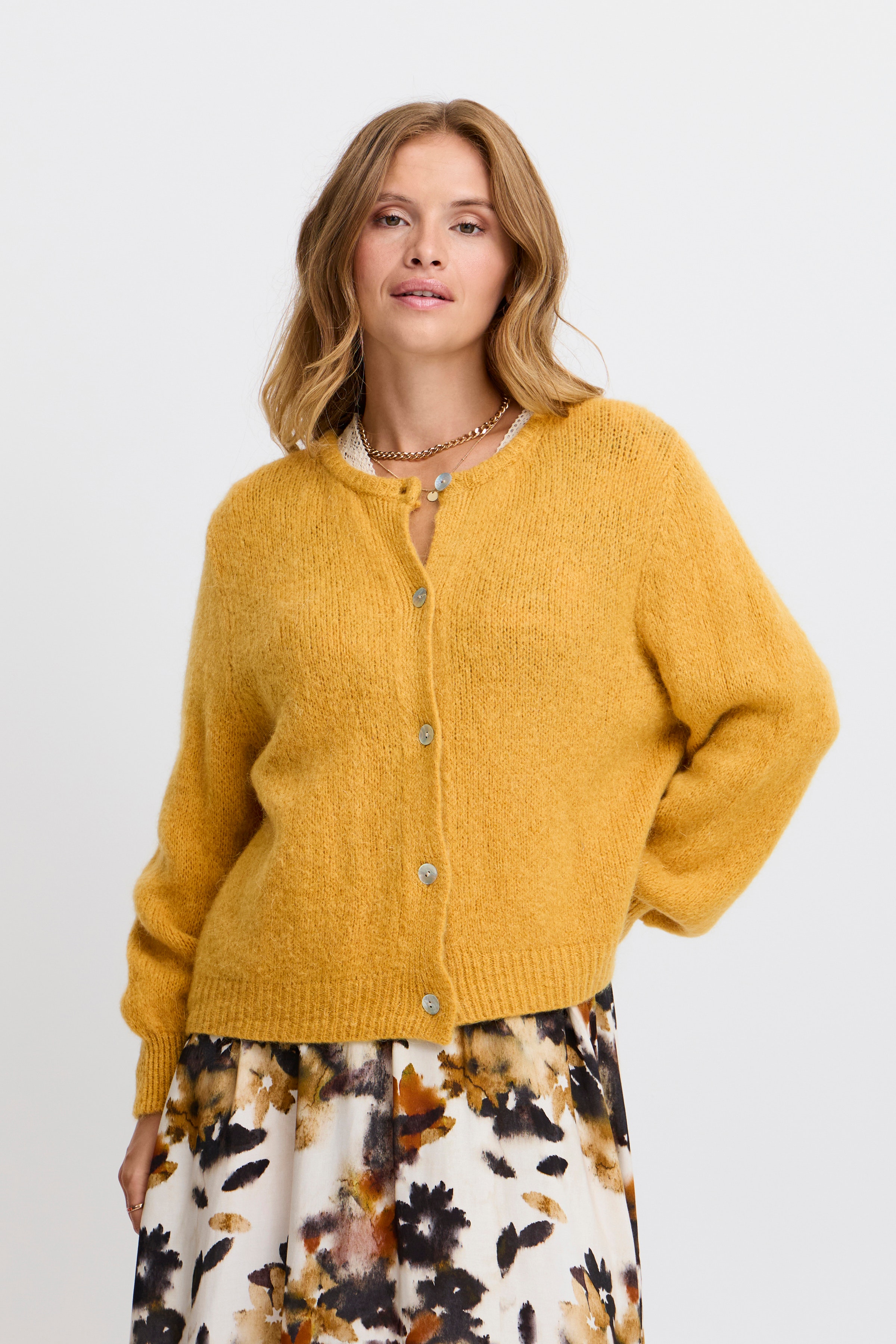 SBGULVIG Cardigan LOOKBOOK FRONT 22100655-160945