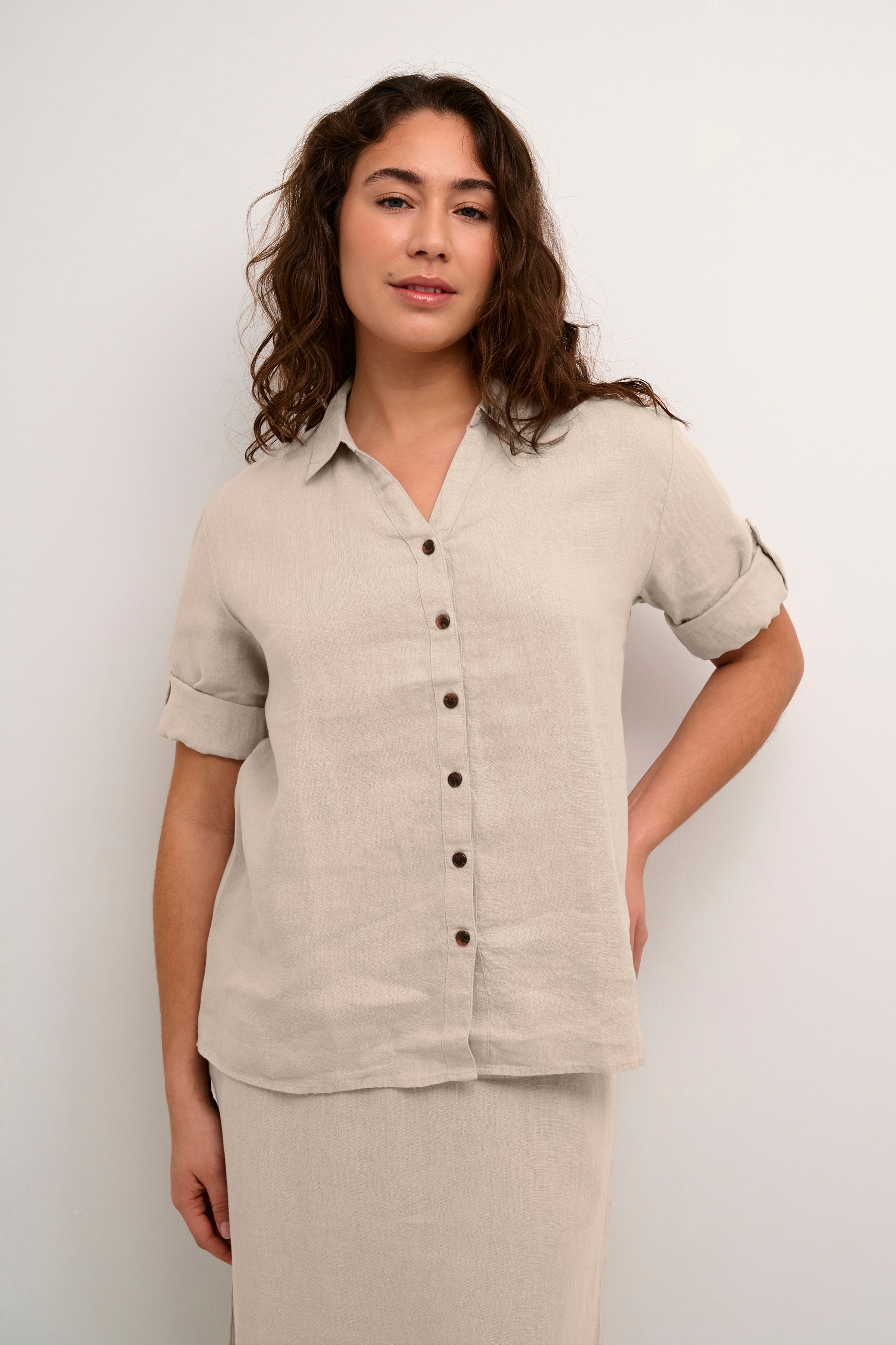 CRBellis Linen Shirt LOOKBOOK FRONT 10612267-104537