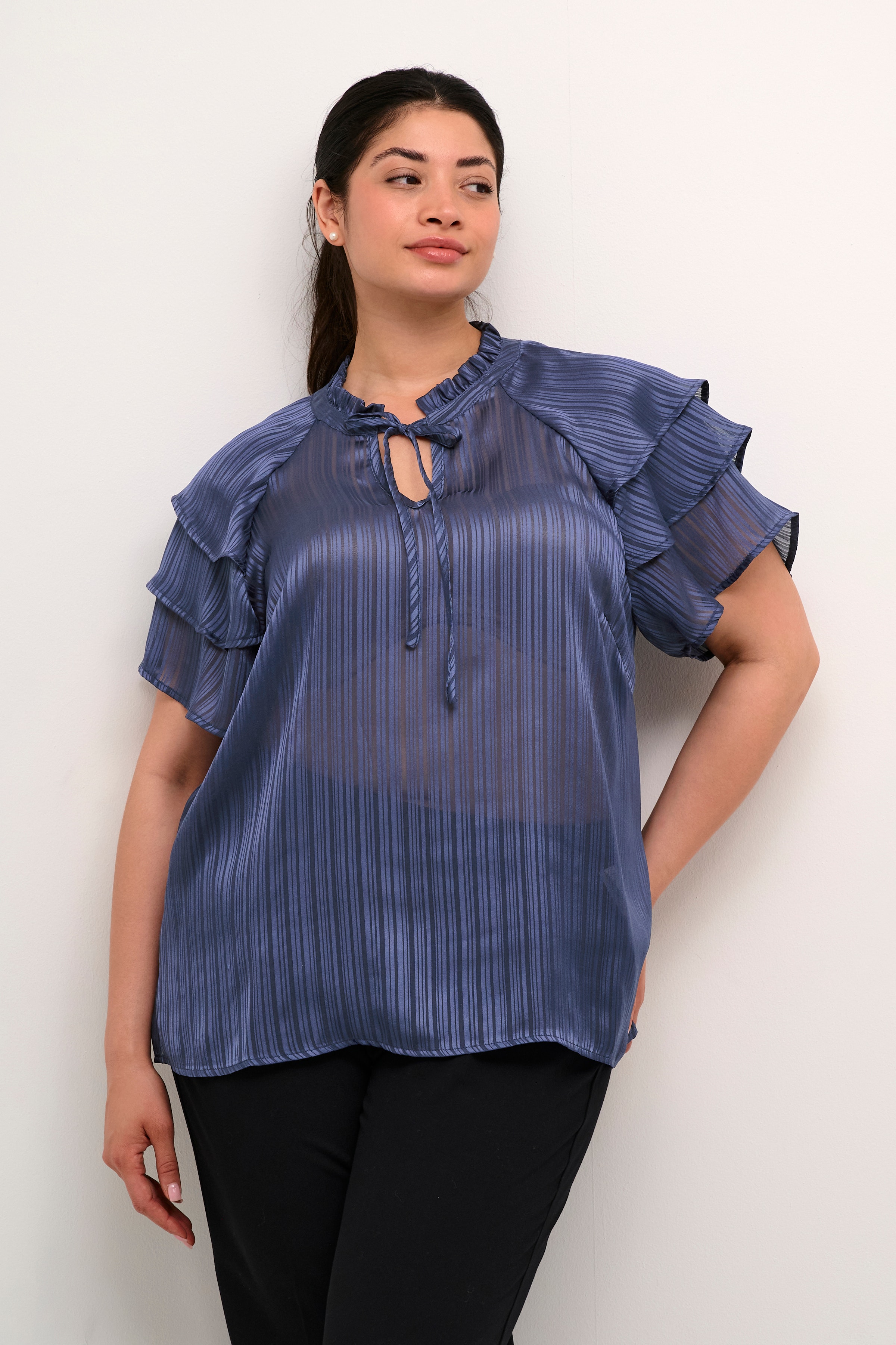 KCjola Blouse LOOKBOOK FRONT 10582517-193928