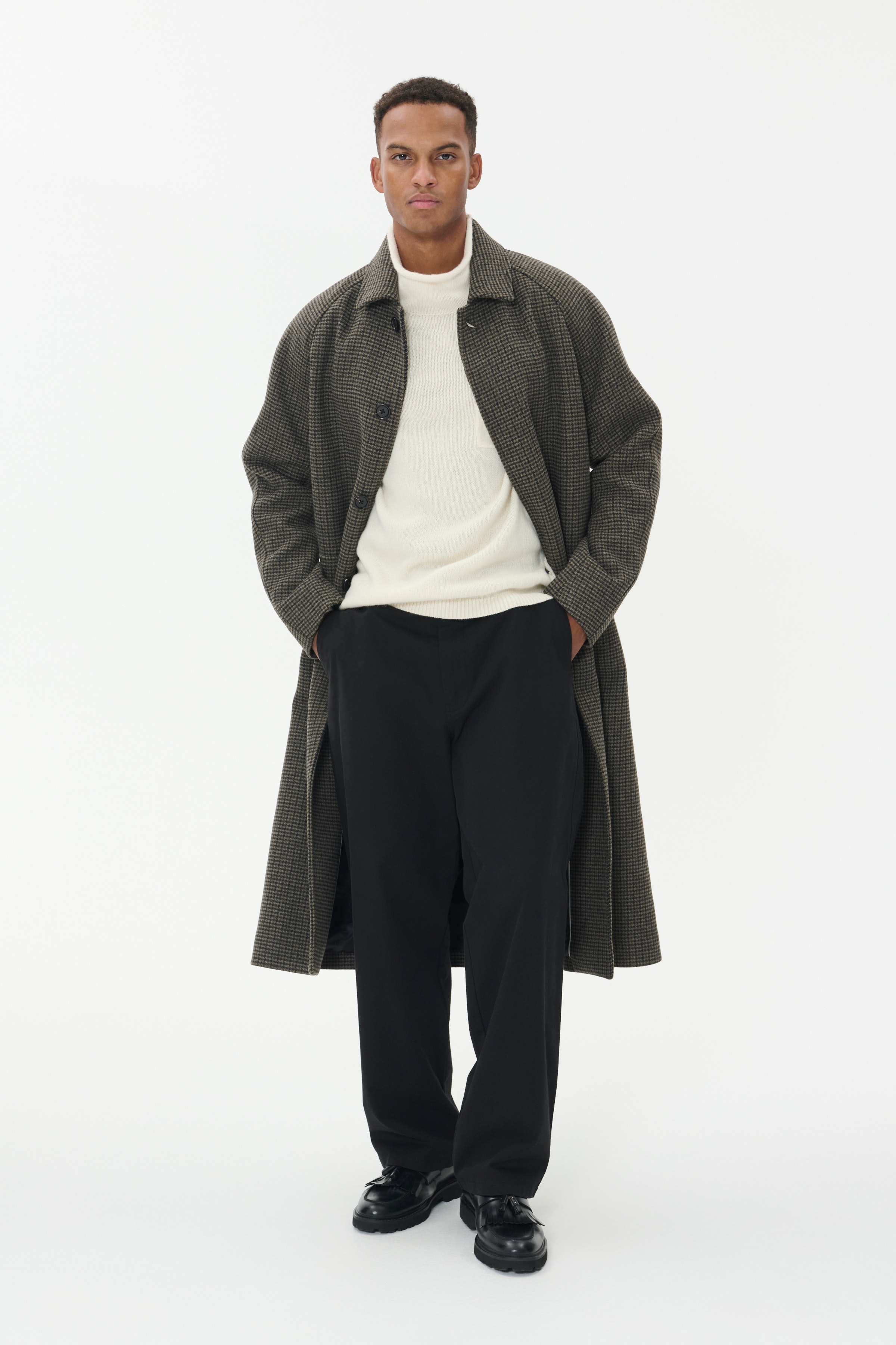 MAelijah M73 Mantel LOOKBOOK FRONT 30208860-190809