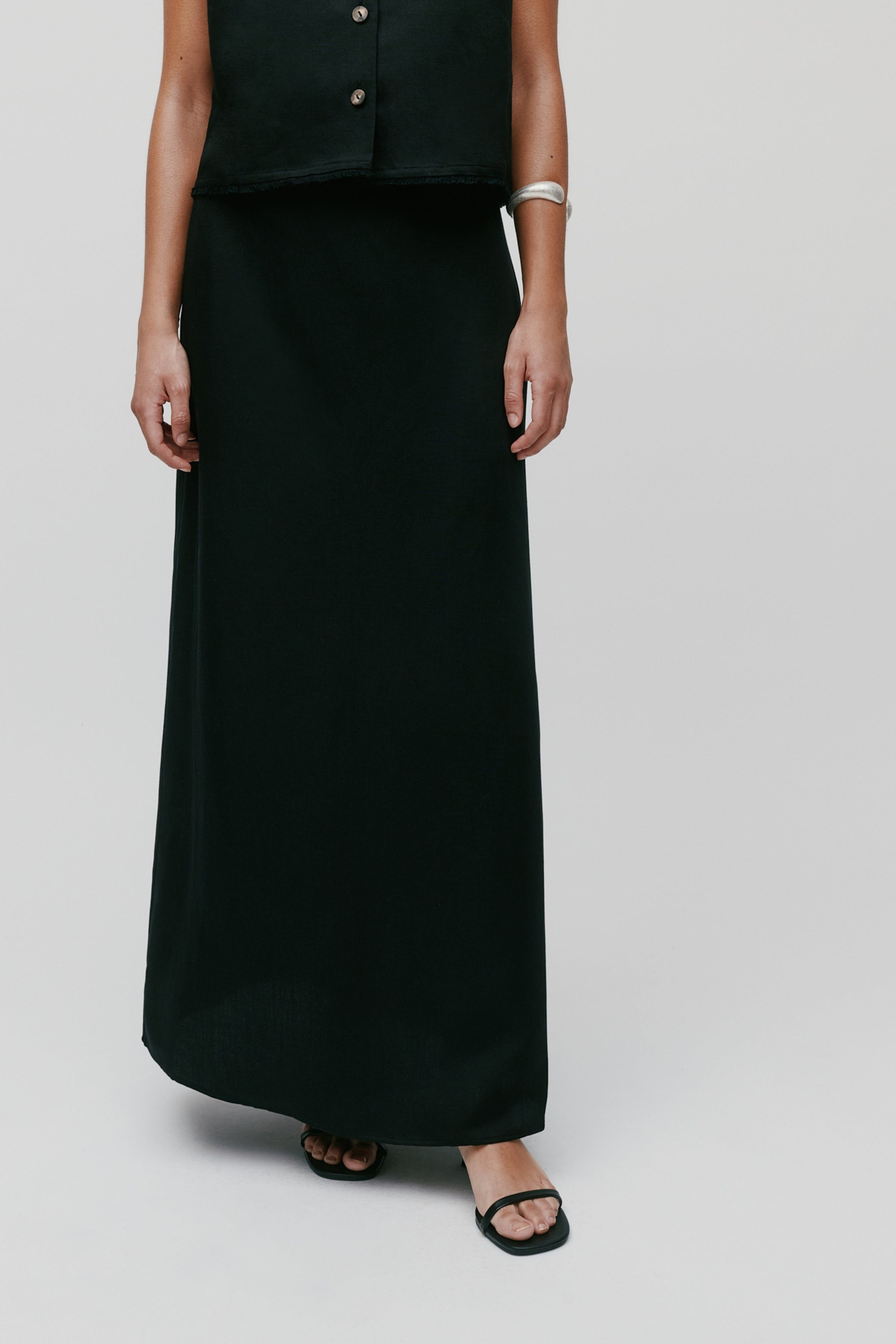 SAMANTHA Skirt LOOKBOOK FRONT 30600530-BK999