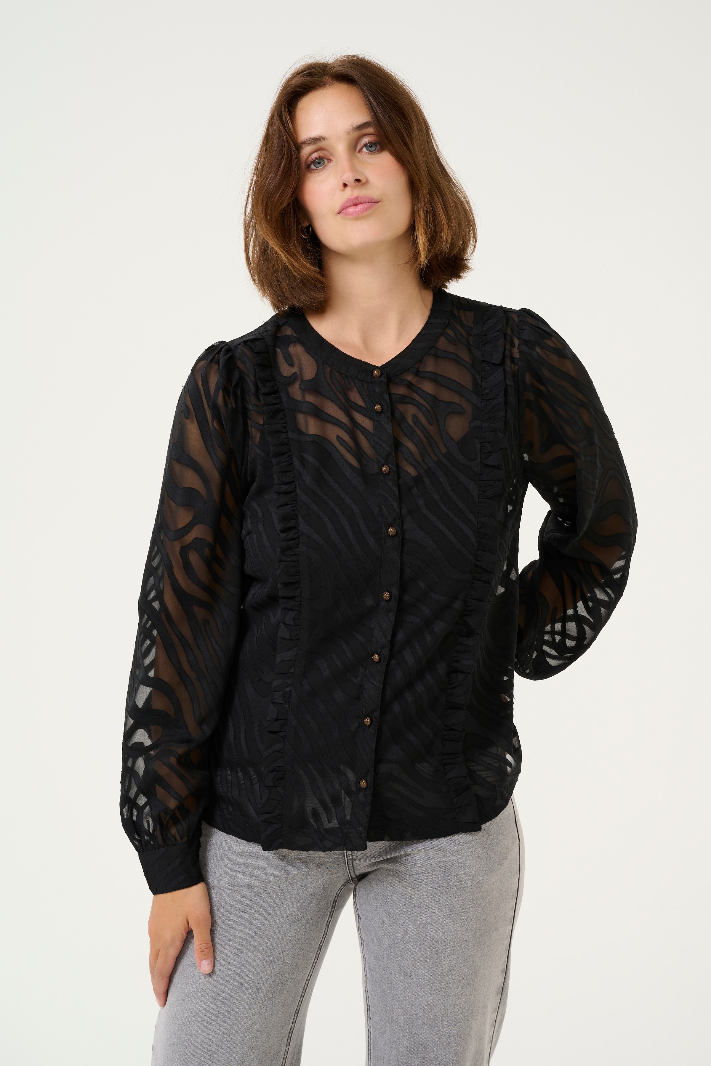 CRYana Blouse LOOKBOOK FRONT 10611984-107365