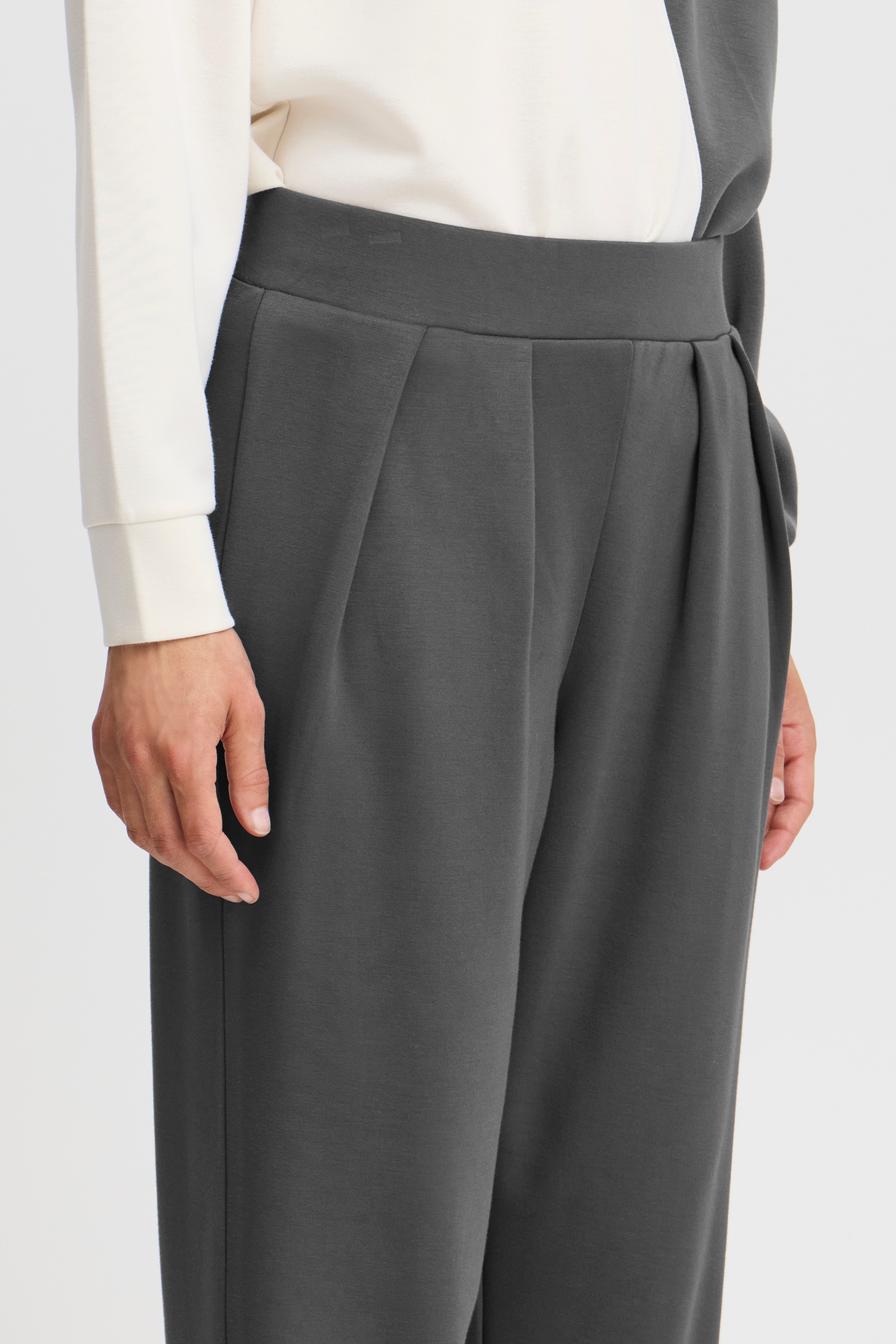BYTULLAS Hose LOOKBOOK DETAIL 20815325-190201