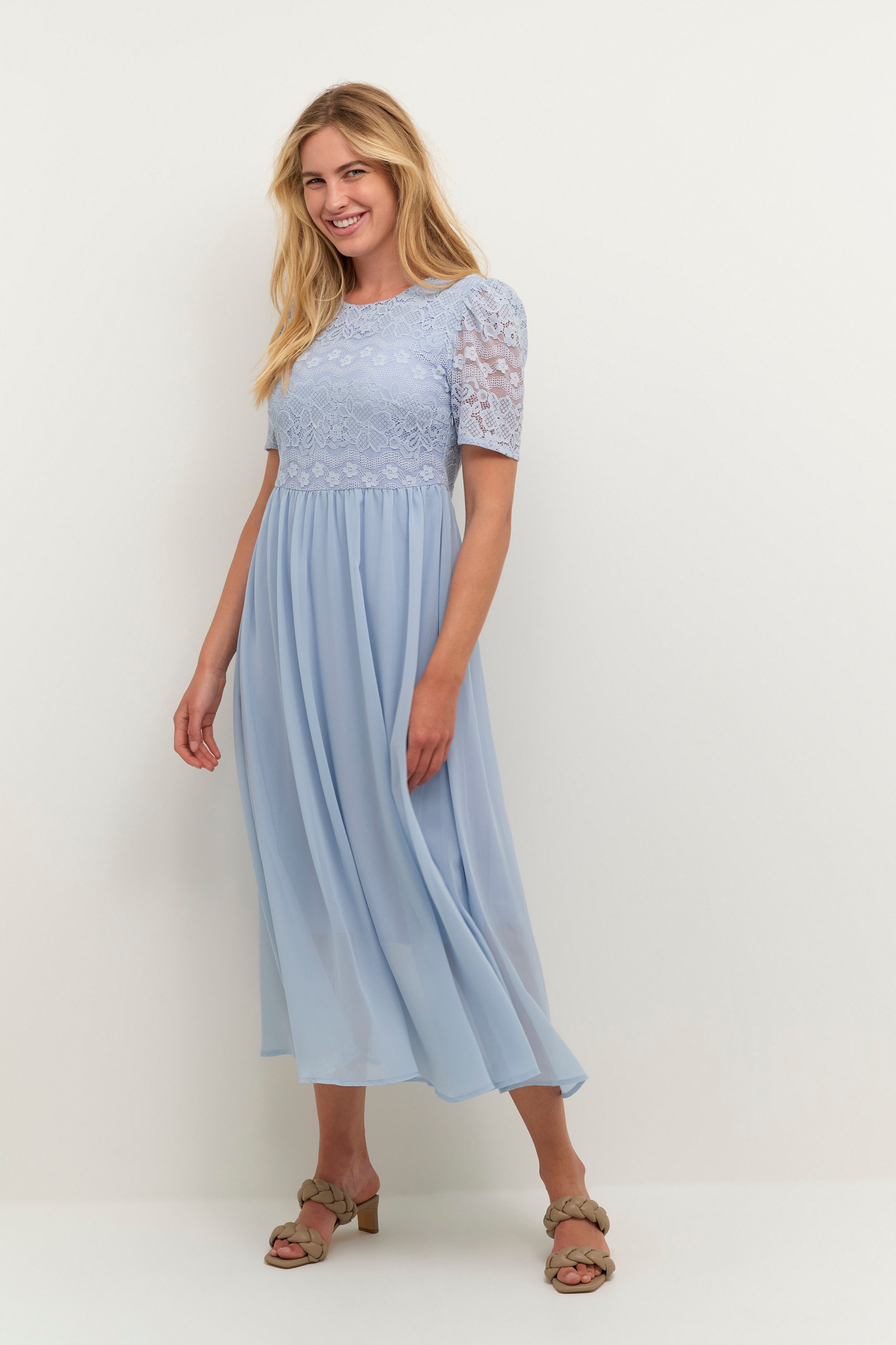 KAabina Kleid LOOKBOOK FRONT 10507408-144210