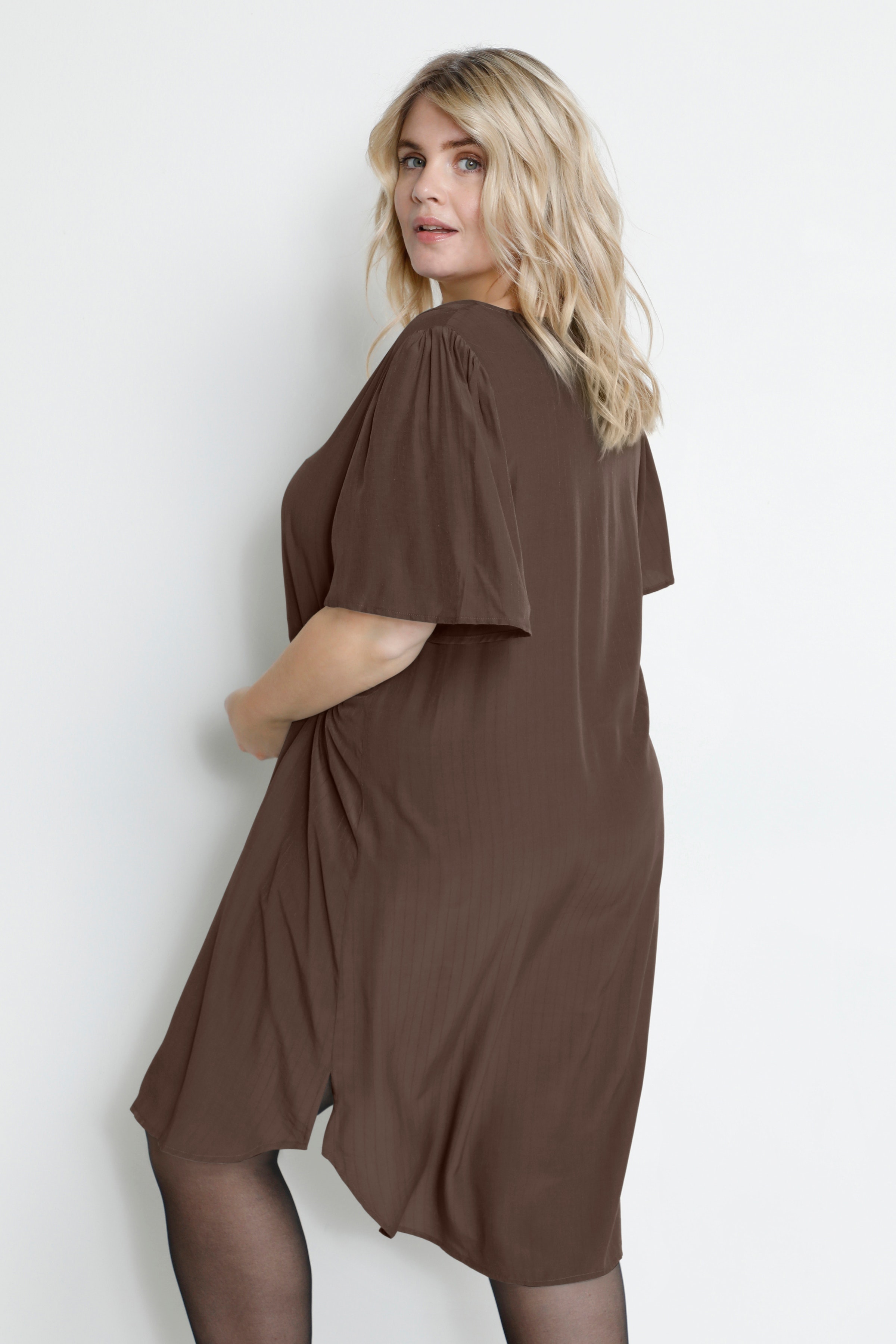 KCjoanna Dress LOOKBOOK BACK 10581002-191016