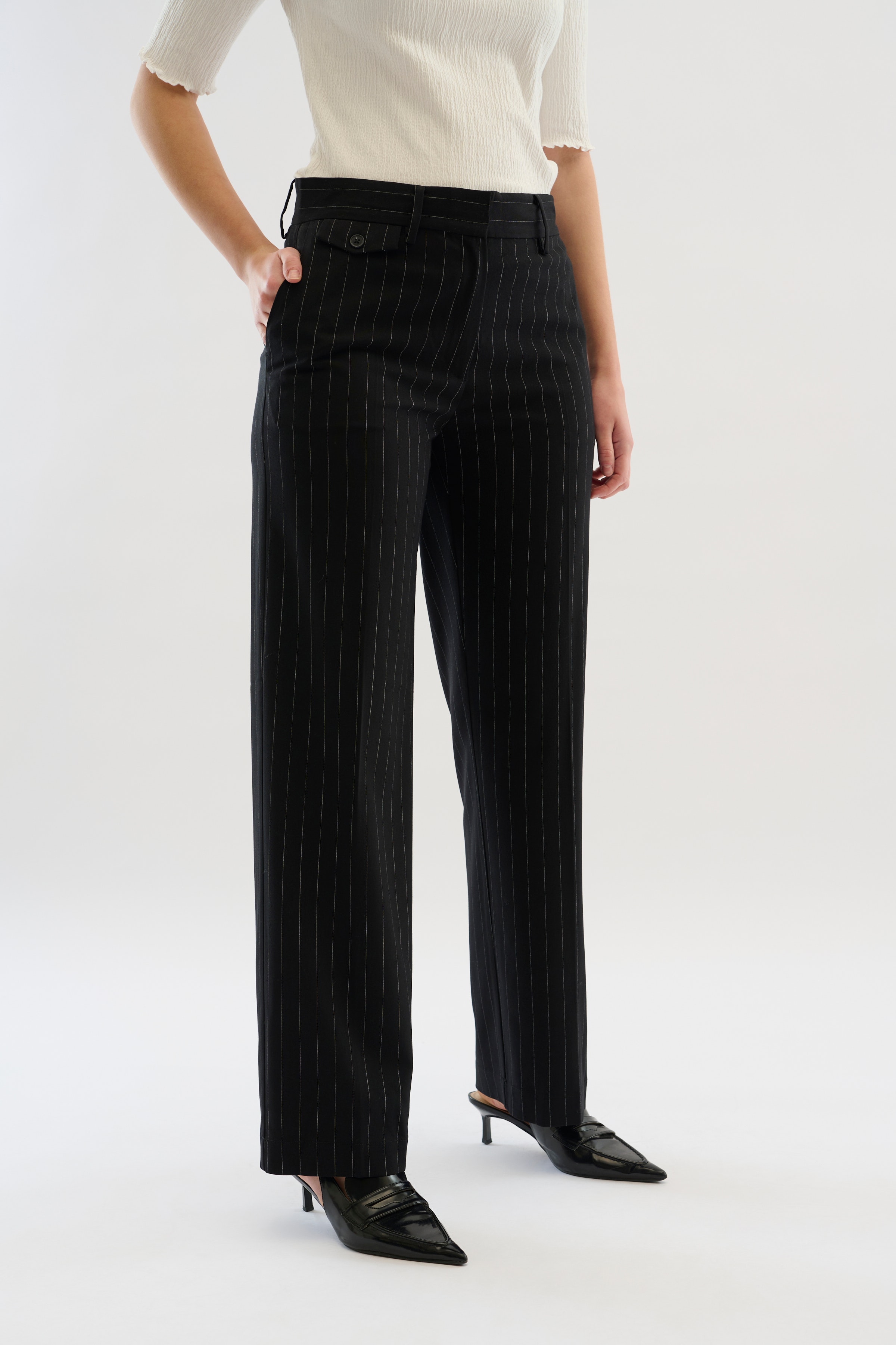 KBMilano Trousers LOOKBOOK FRONT 10104990-194008