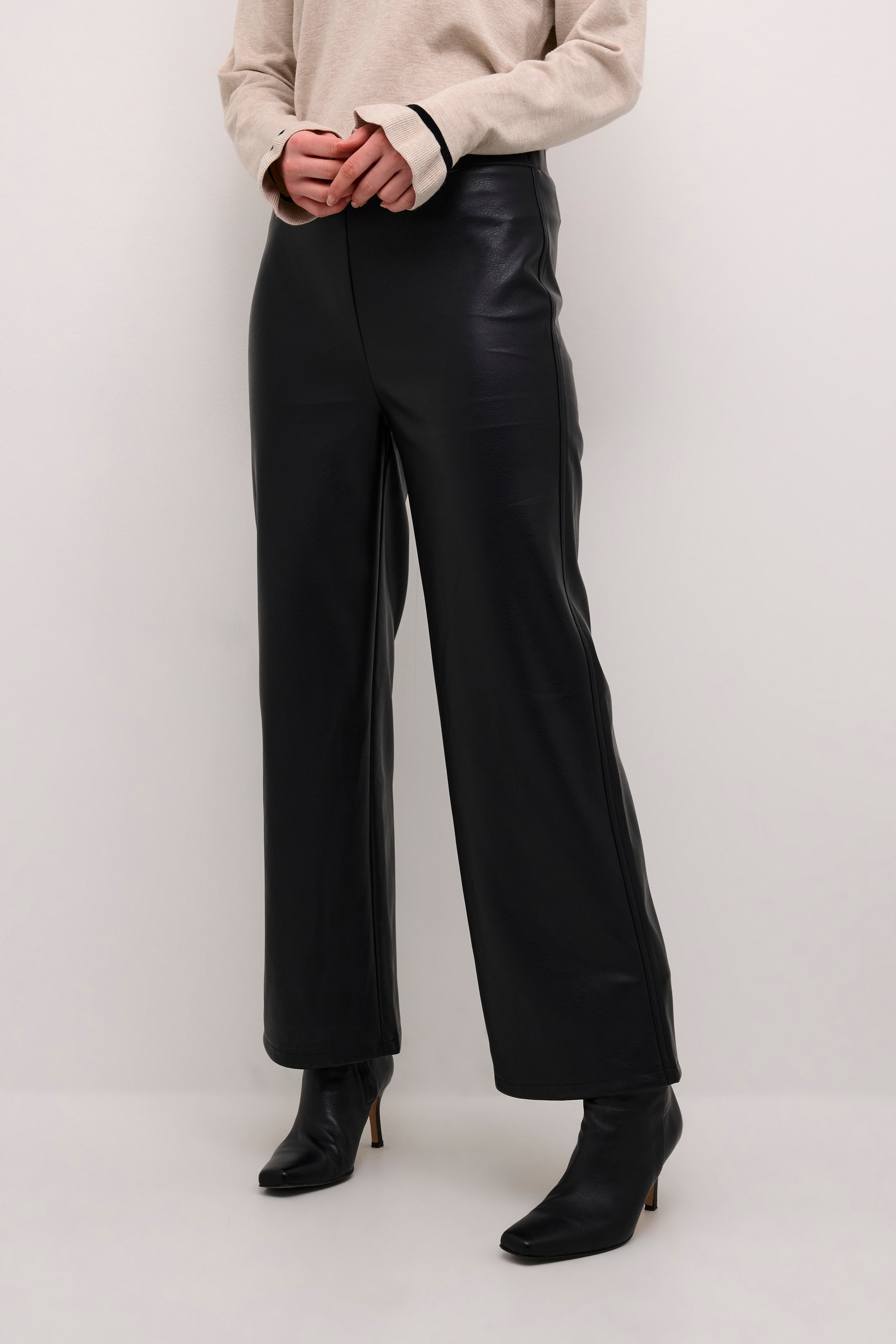 CRAriana Trousers LOOKBOOK FRONT 10611995-100120