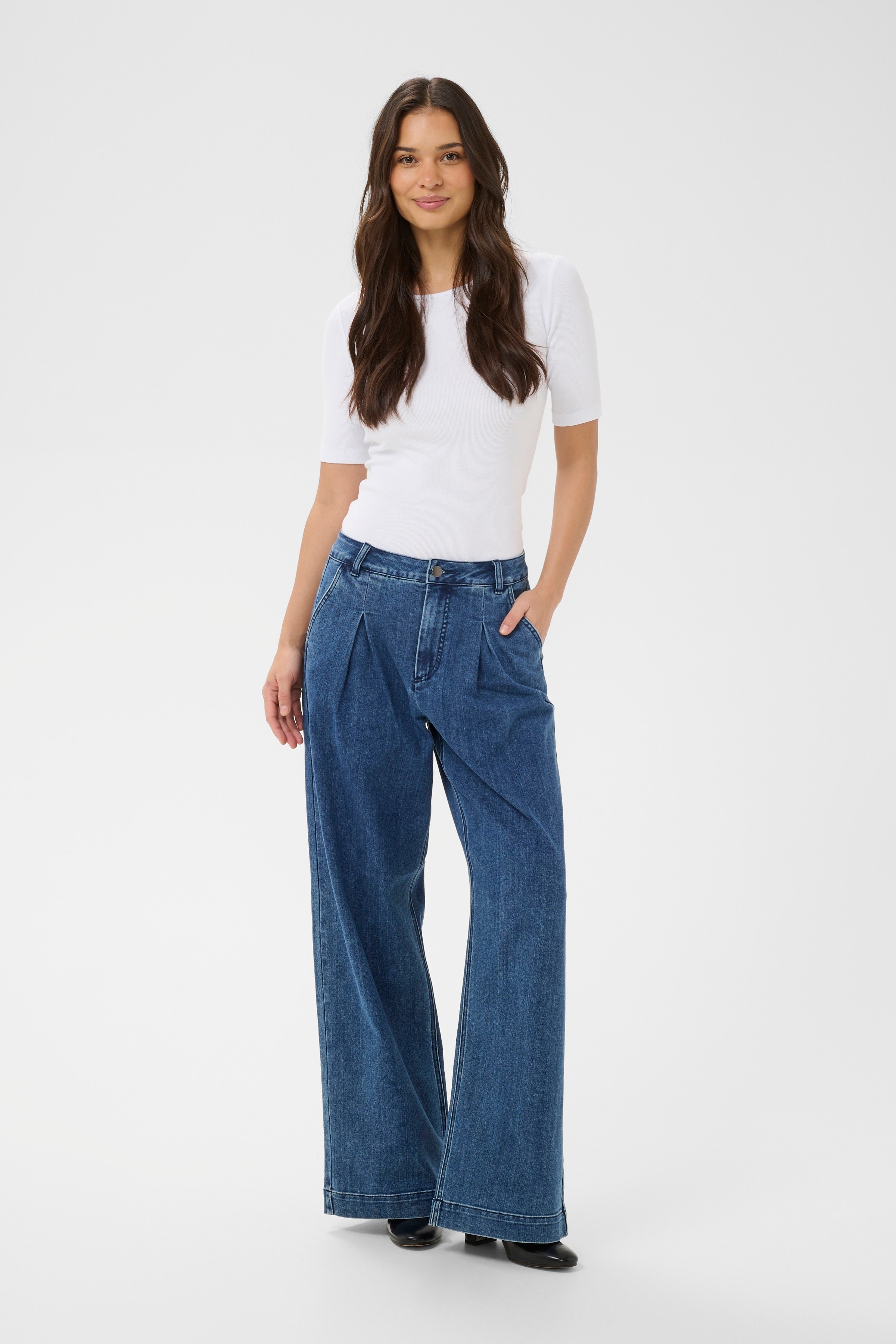 KAlea Wide Jeans LOOKBOOK FRONT 10509348-102272