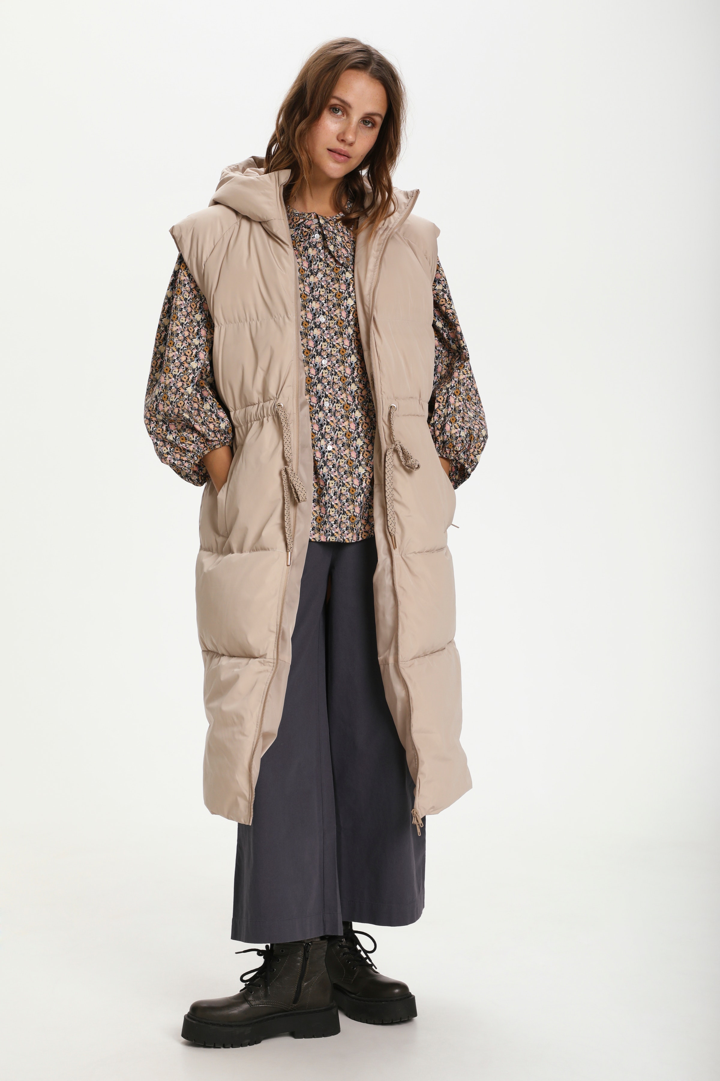  HellaSZ Vest

 LOOKBOOK FRONT 30511214-161210