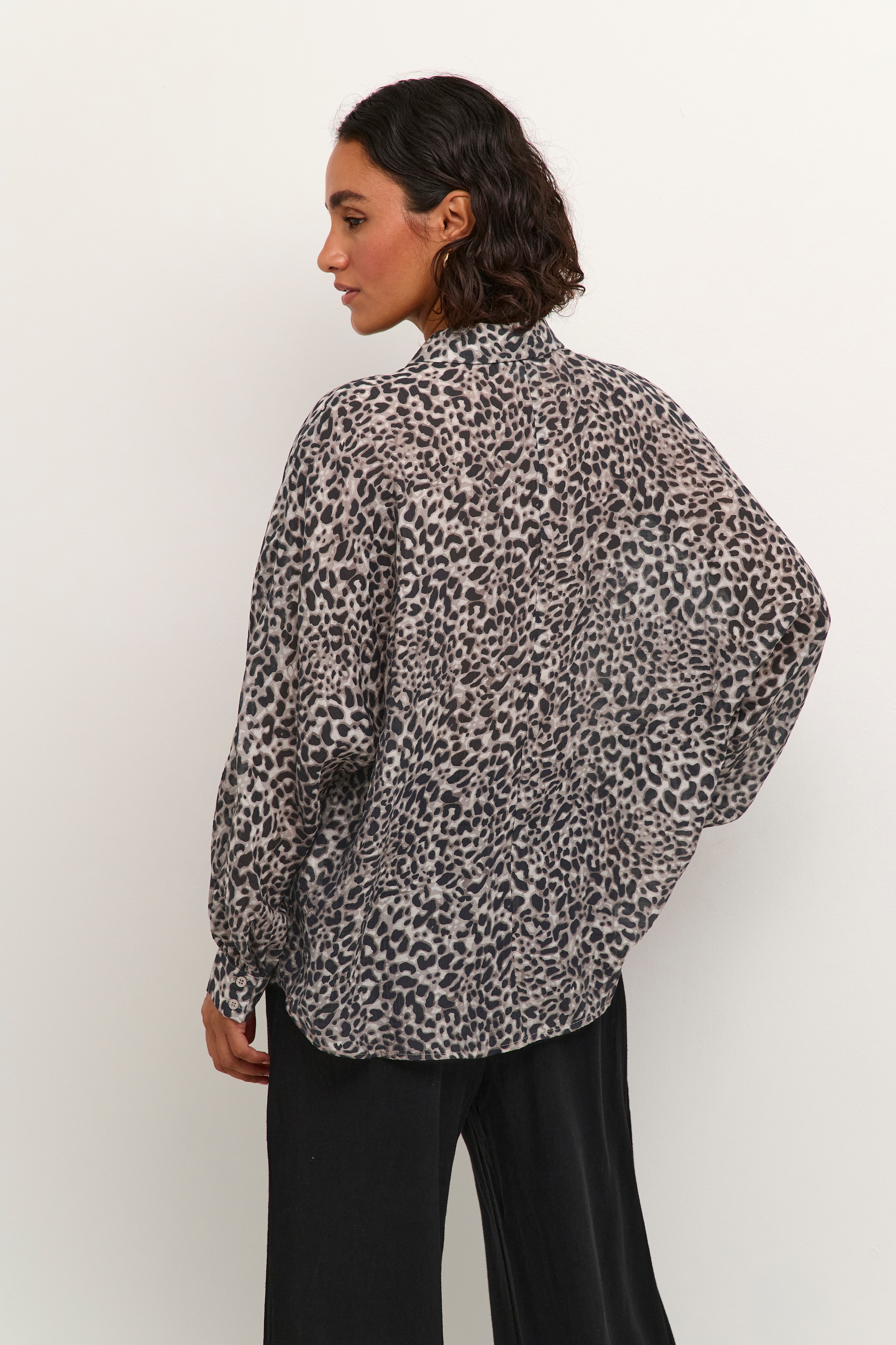 KAvita Leopard Shirt LOOKBOOK BACK 10508574-105752