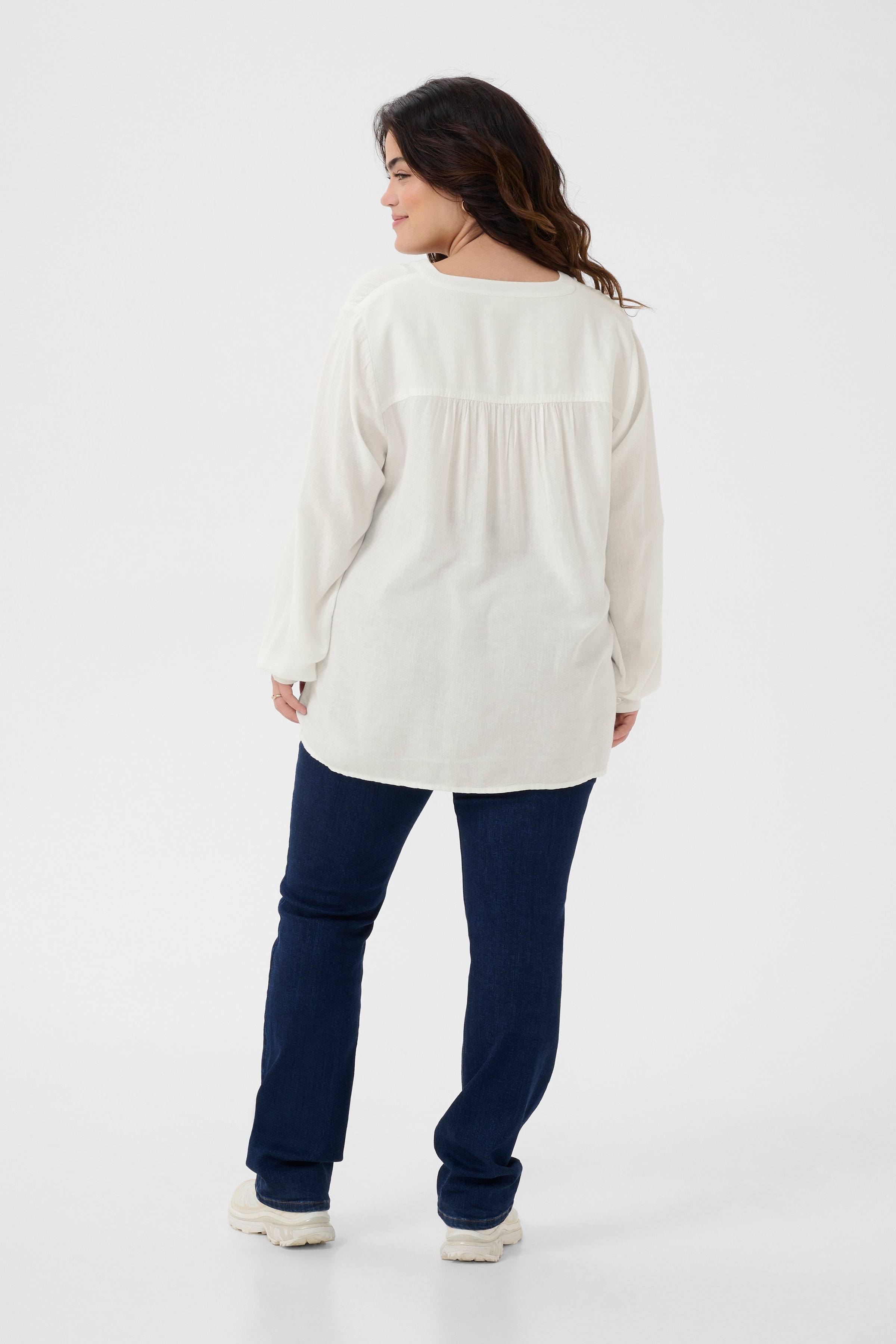 KCmille Linen blouse LOOKBOOK BACK 10582215-110602