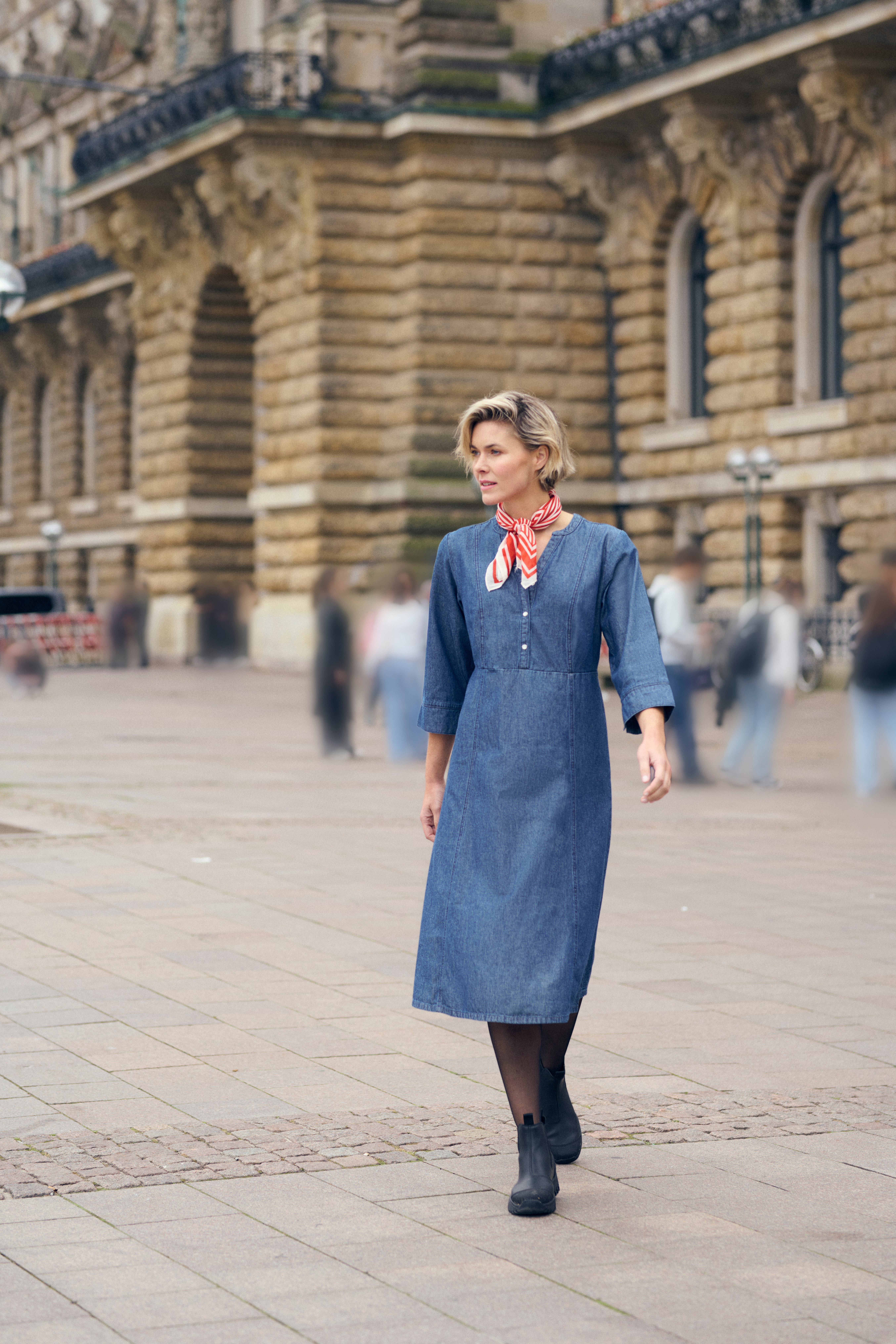BPalice Kleid LOCATION NONE 10590893-107757B