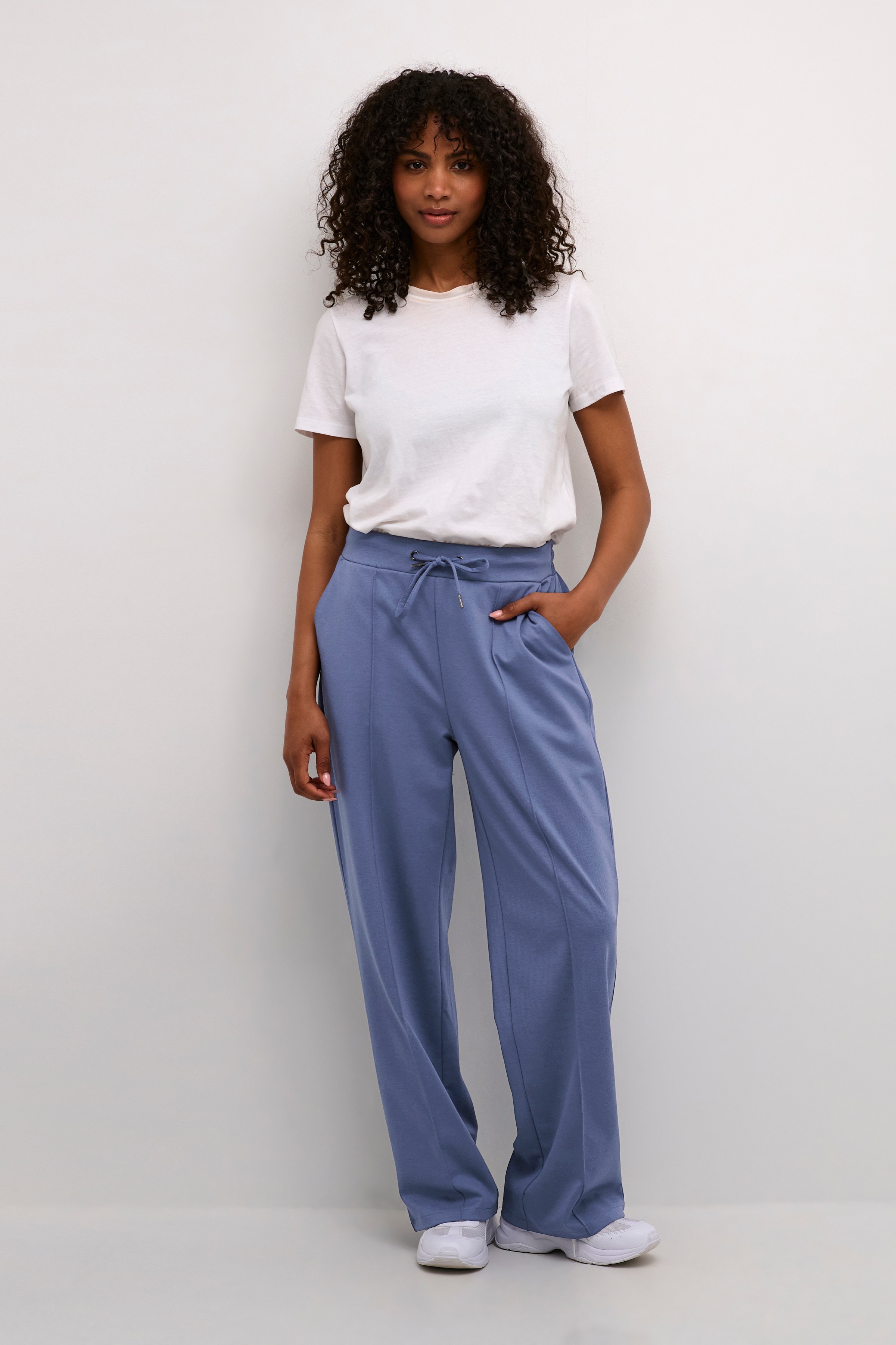 KAjenny Straight Pants LOOKBOOK FRONT 10508621-193928