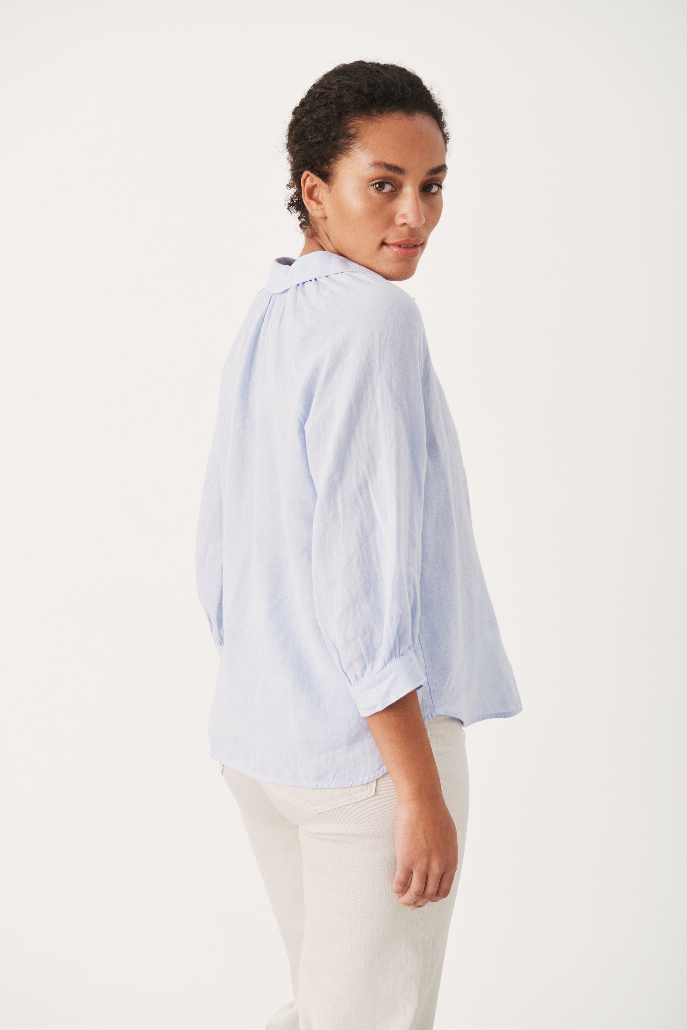 NariPW Blouse LOOKBOOK BACK 30306620-144110