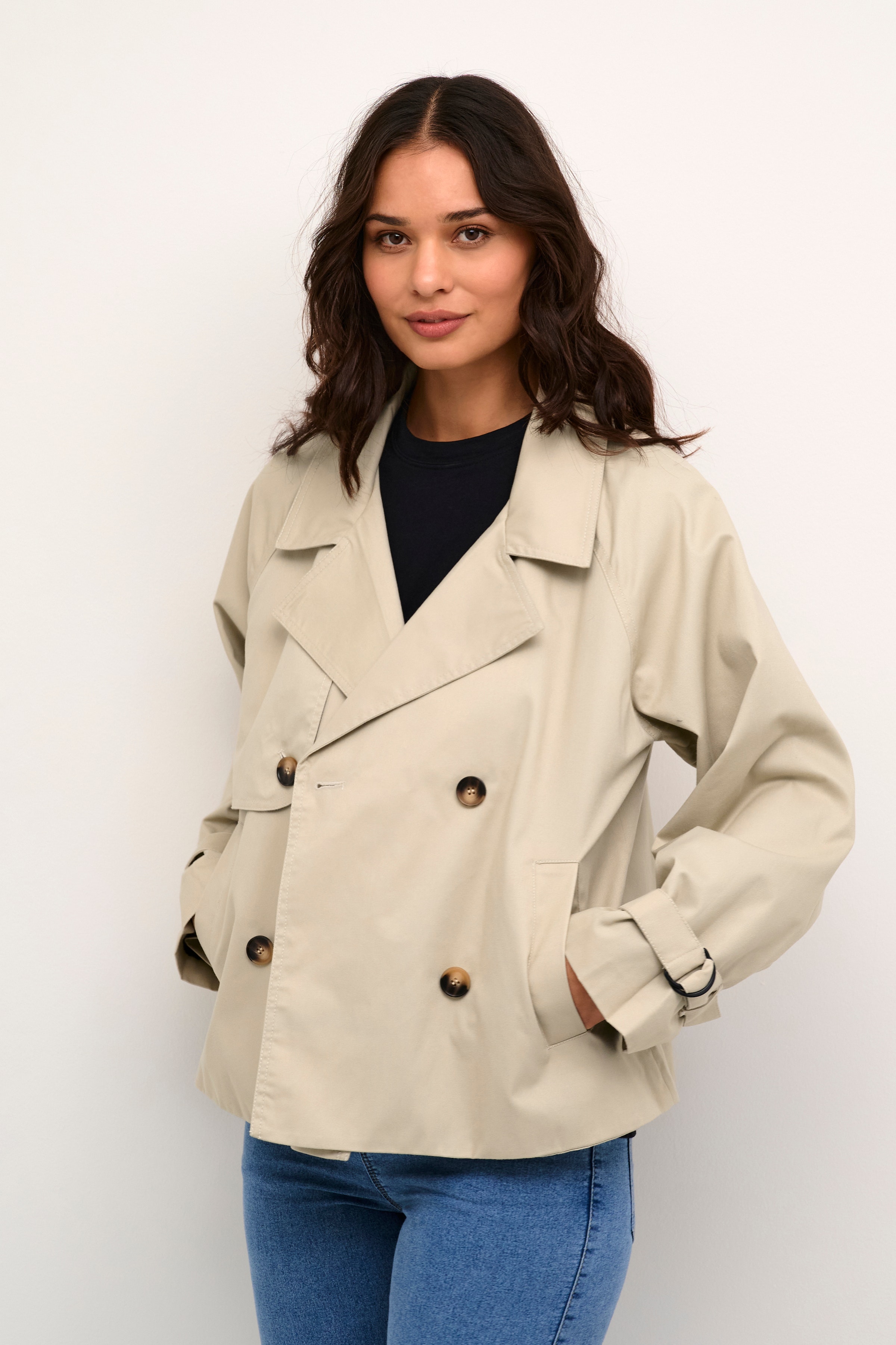KAelise Kort Trenchcoat LOOKBOOK FRONT 10508302-151305