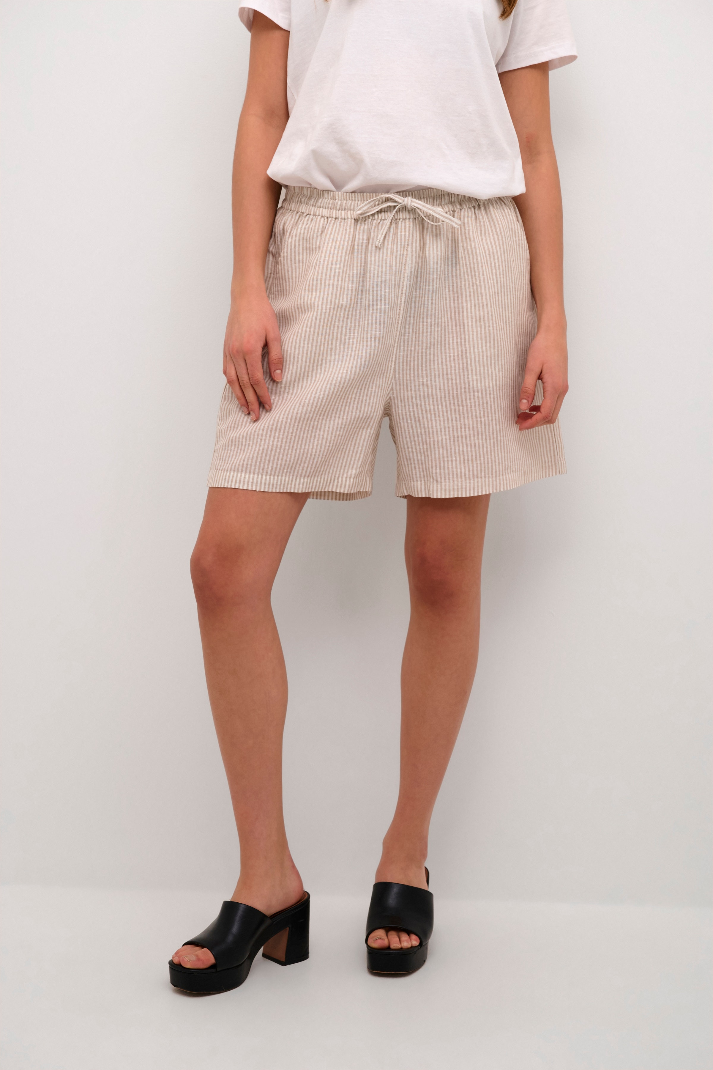 CUazemina Linen shorts LOOKBOOK FRONT 50110697-105952