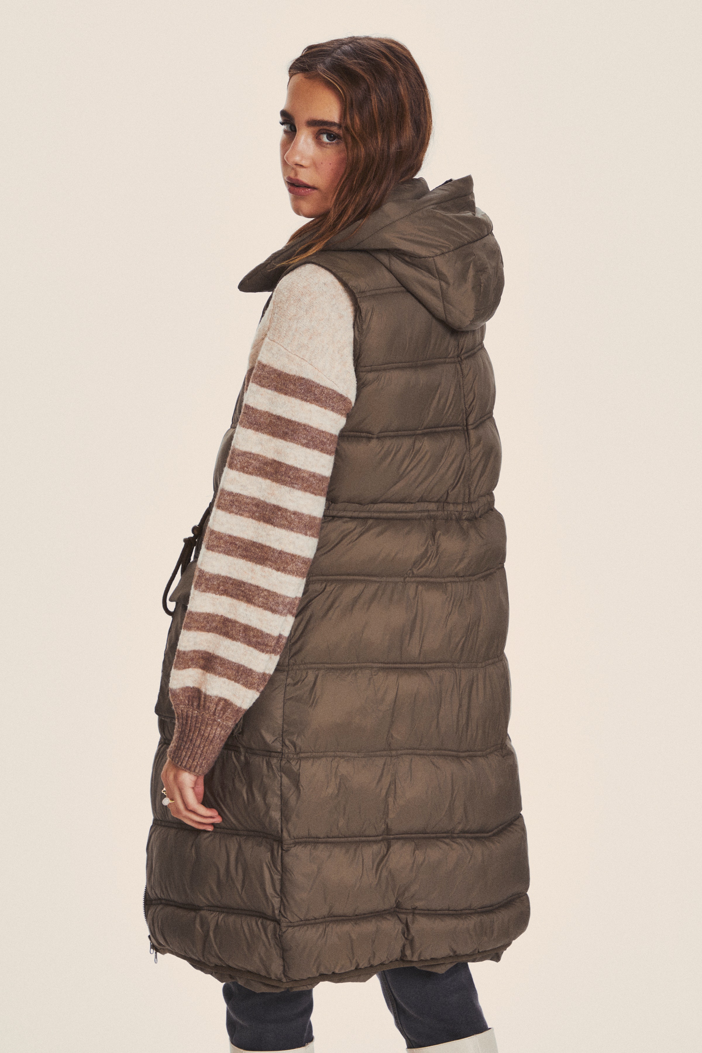CROmilla Vest LOOKBOOK BACK 10608388-190403