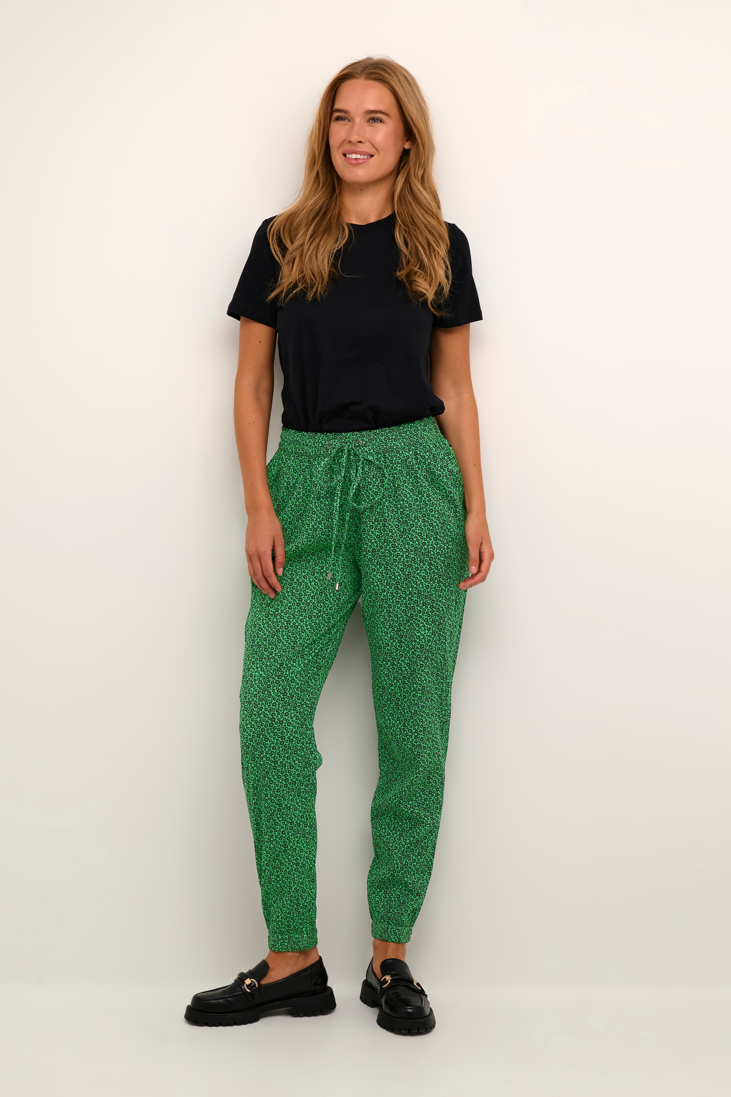 KAisolde Trousers LOOKBOOK FRONT 10507517-104240