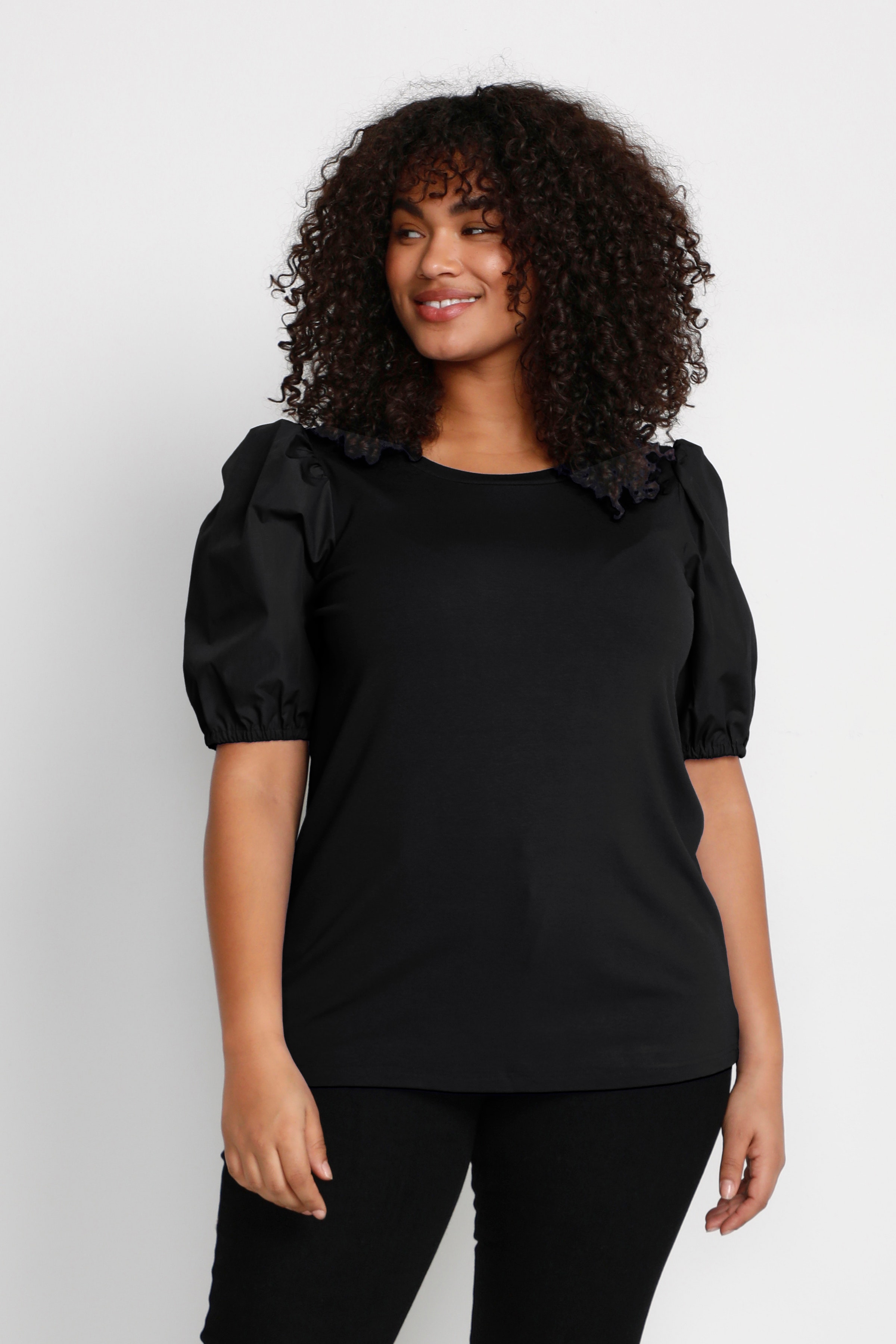 KCmela T-shirt LOOKBOOK FRONT 10581047-100121