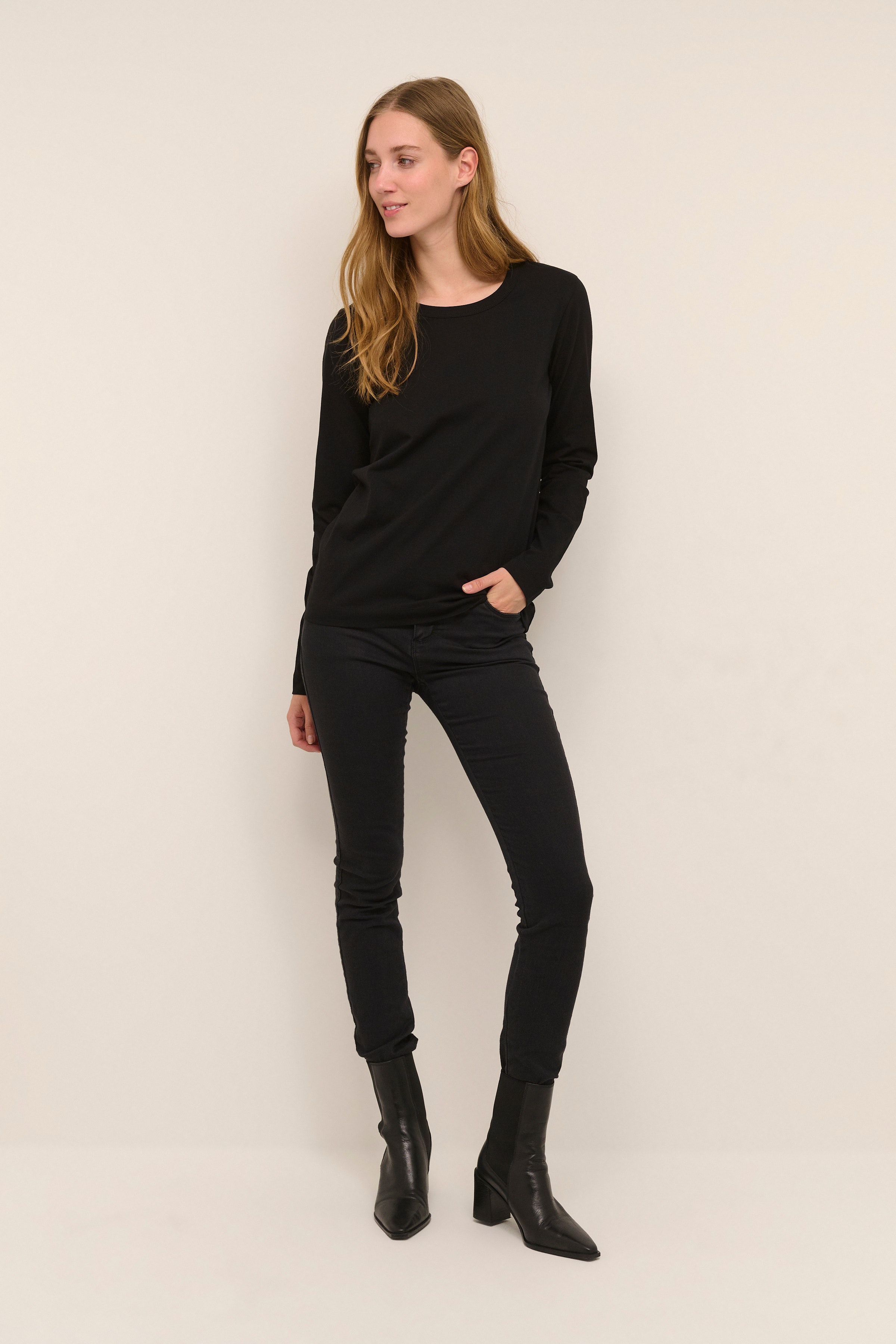 KAmarin T-shirt LOOKBOOK FRONT 10505902-100121