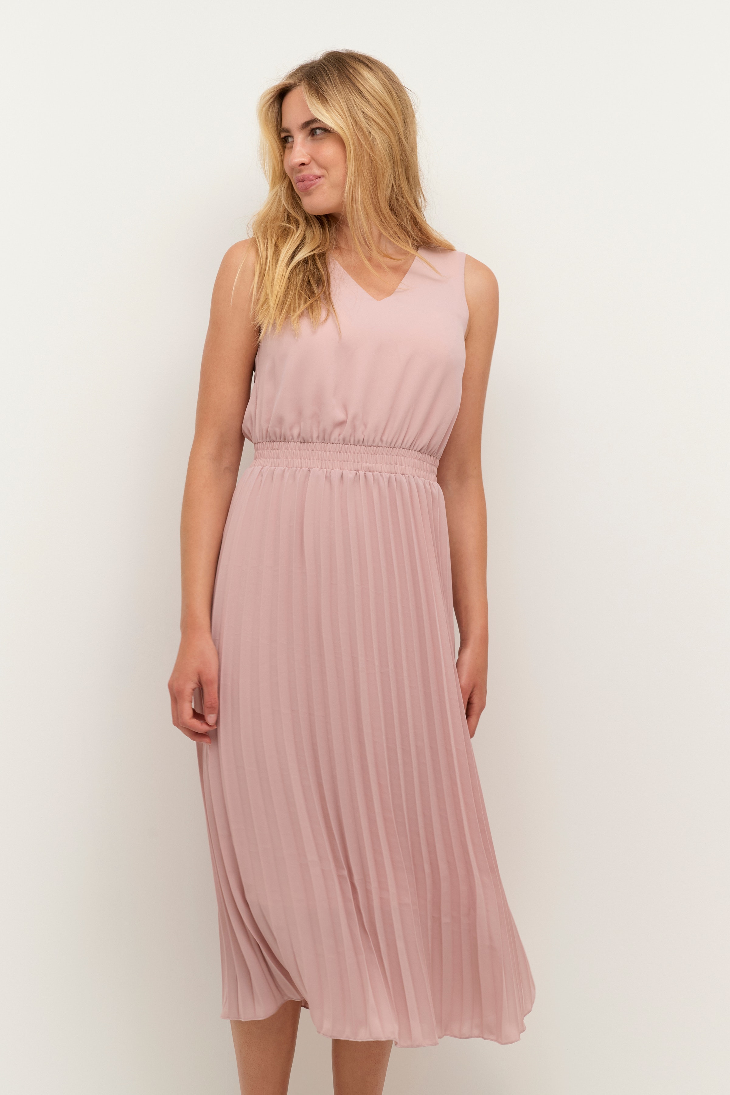 KAgitta Kleid LOOKBOOK FRONT 10507413-151512