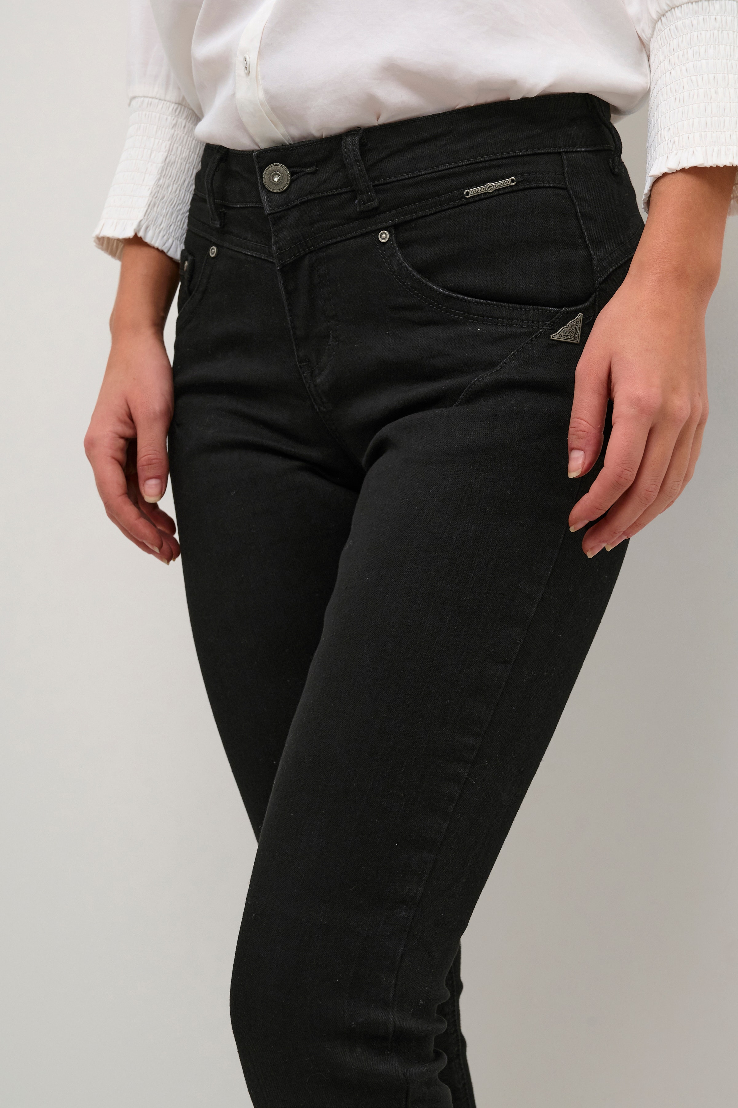 Amalie Jeans LOOKBOOK DETAIL 10604221-103901