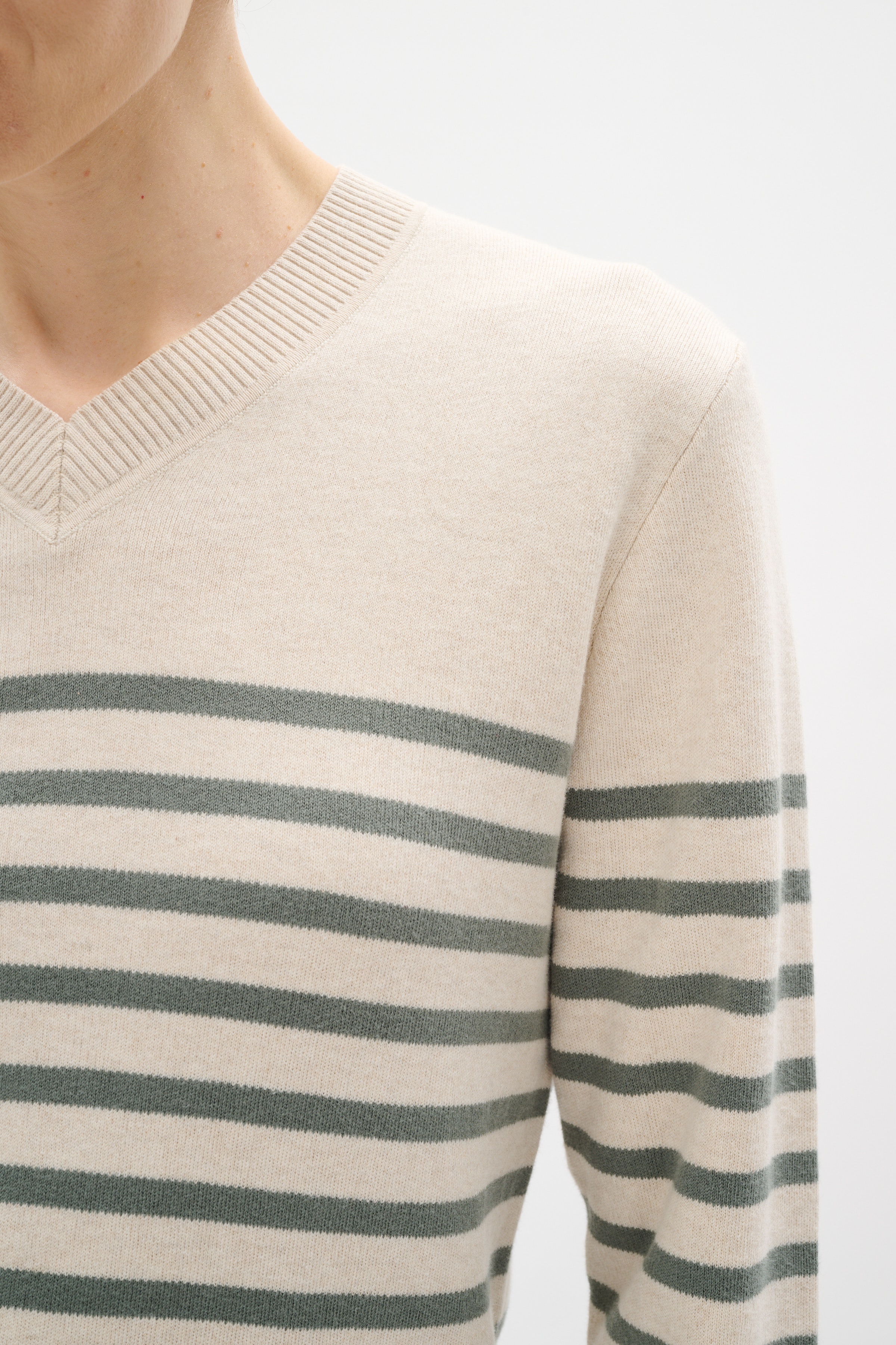 WallisIW Pullover LOOKBOOK DETAIL 30110297-303570