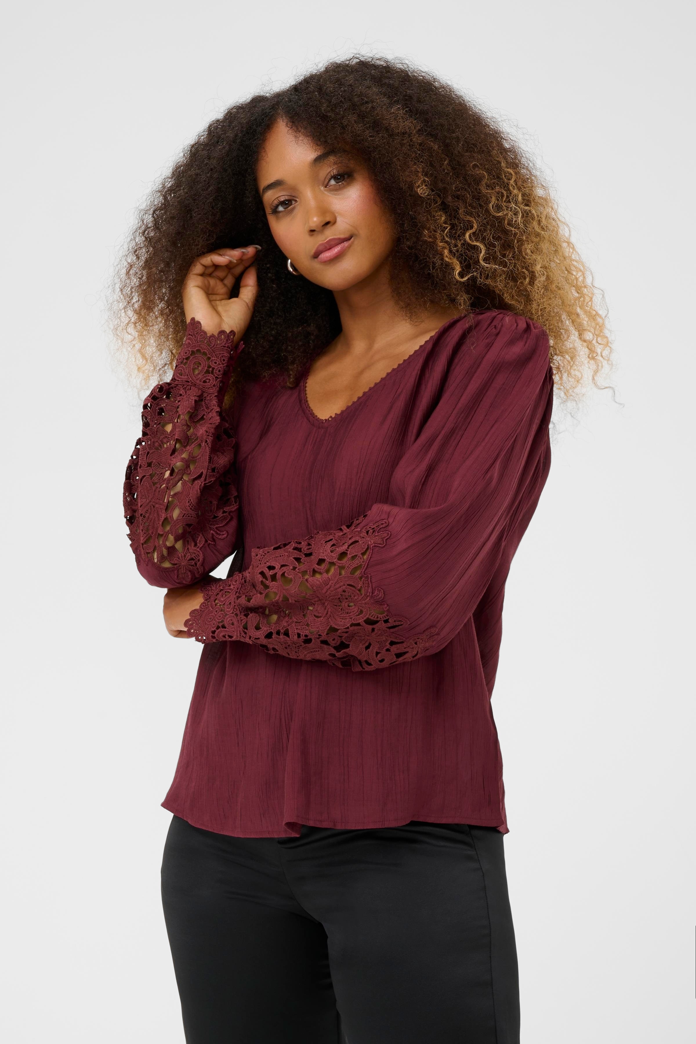 CRTina Blouse LOOKBOOK FRONT 10614427-191522