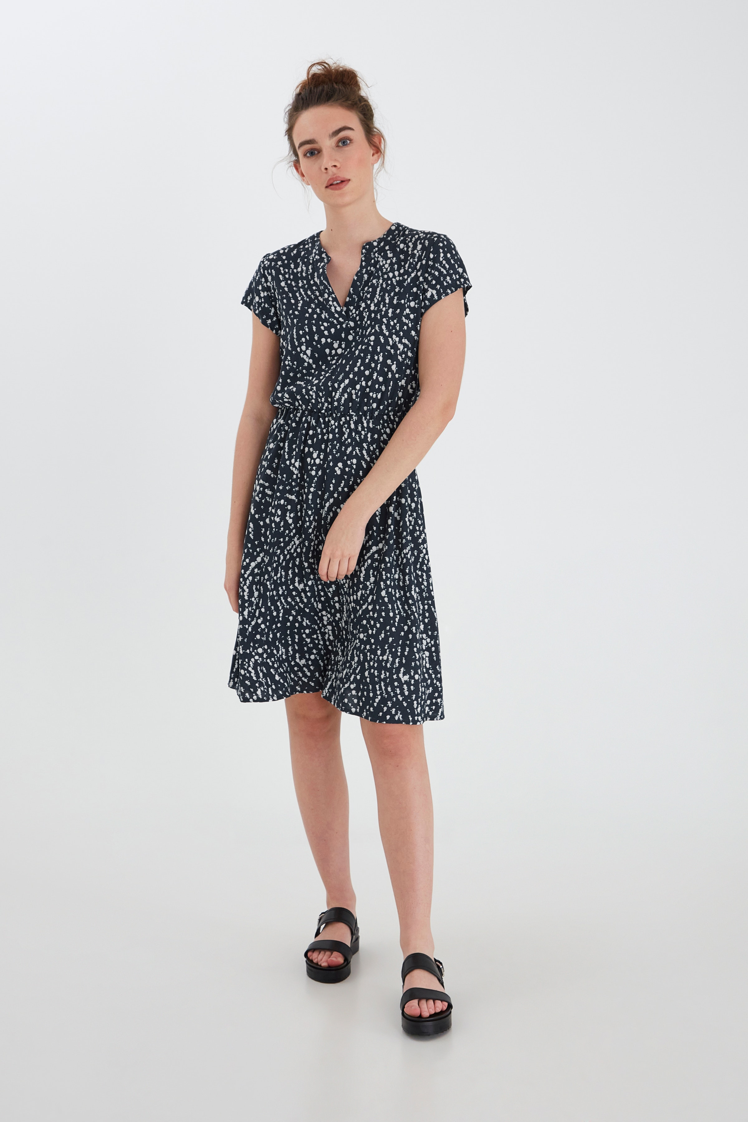 Kleid LOOKBOOK FRONT 20114332-194010