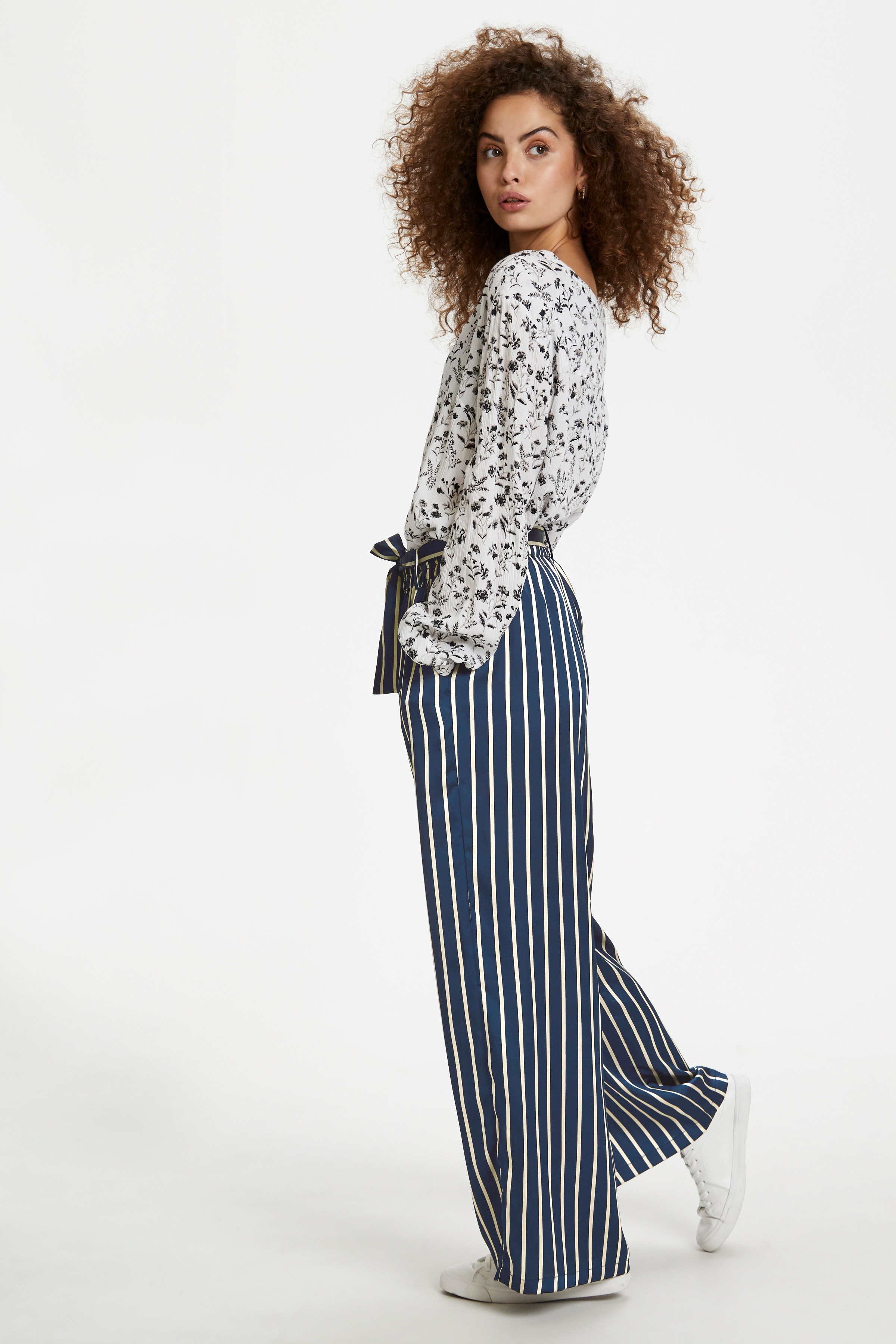 Pants Suiting LOOKBOOK BACK 10503969-52737