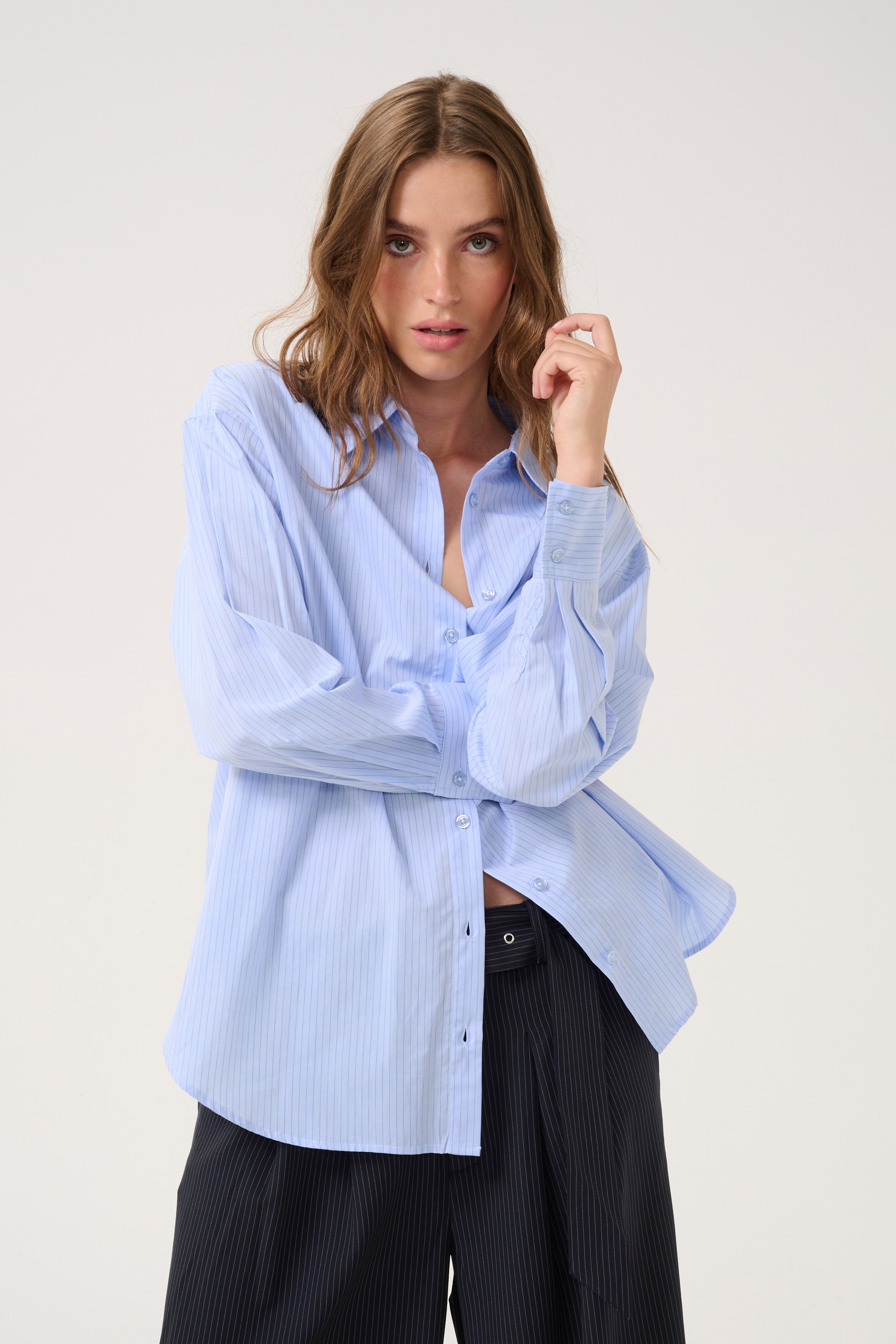 BellaMW Shirt LOOKBOOK FRONT 10705038-107117