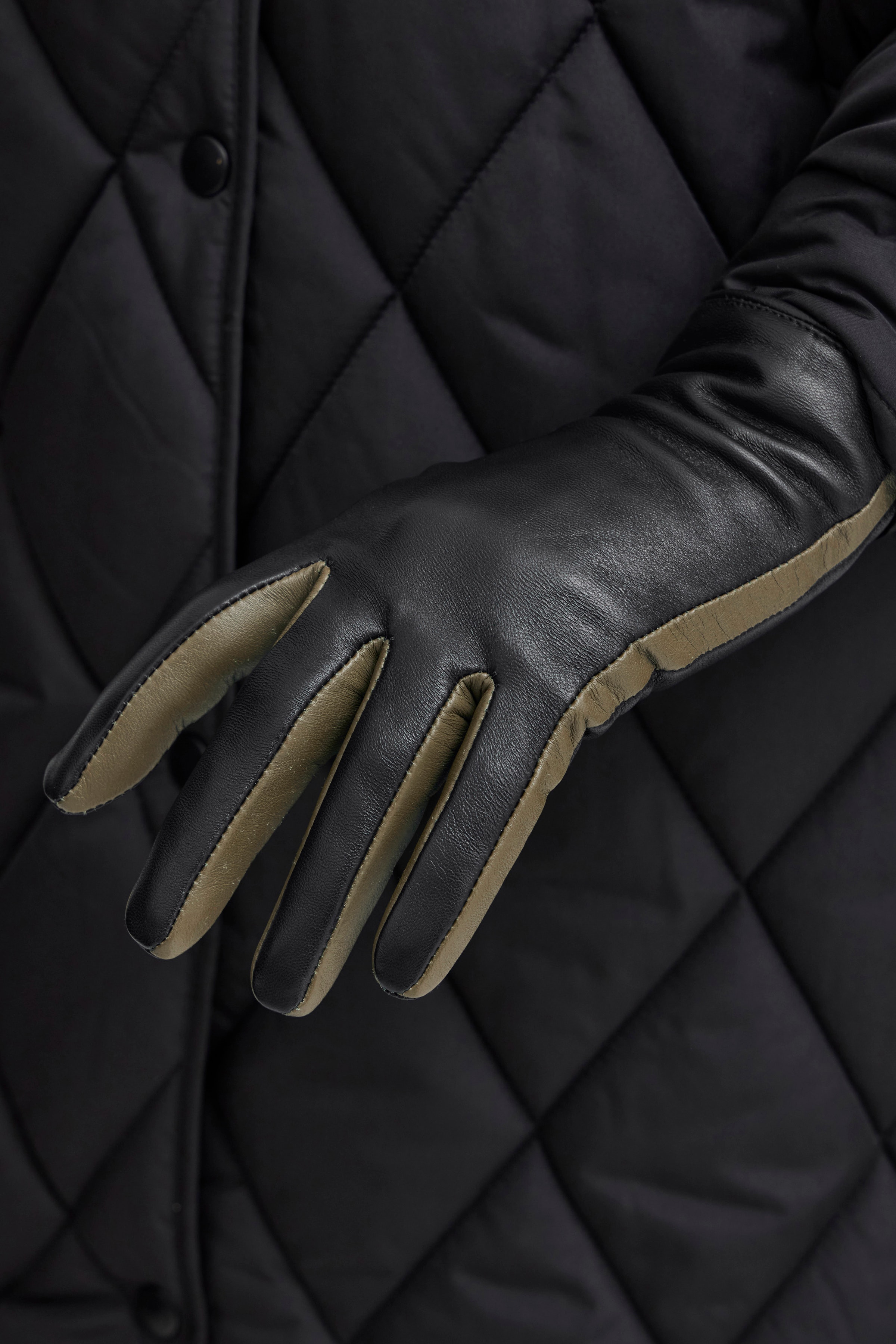 IAFIPINA Gloves LOOKBOOK FRONT 20121711-194008