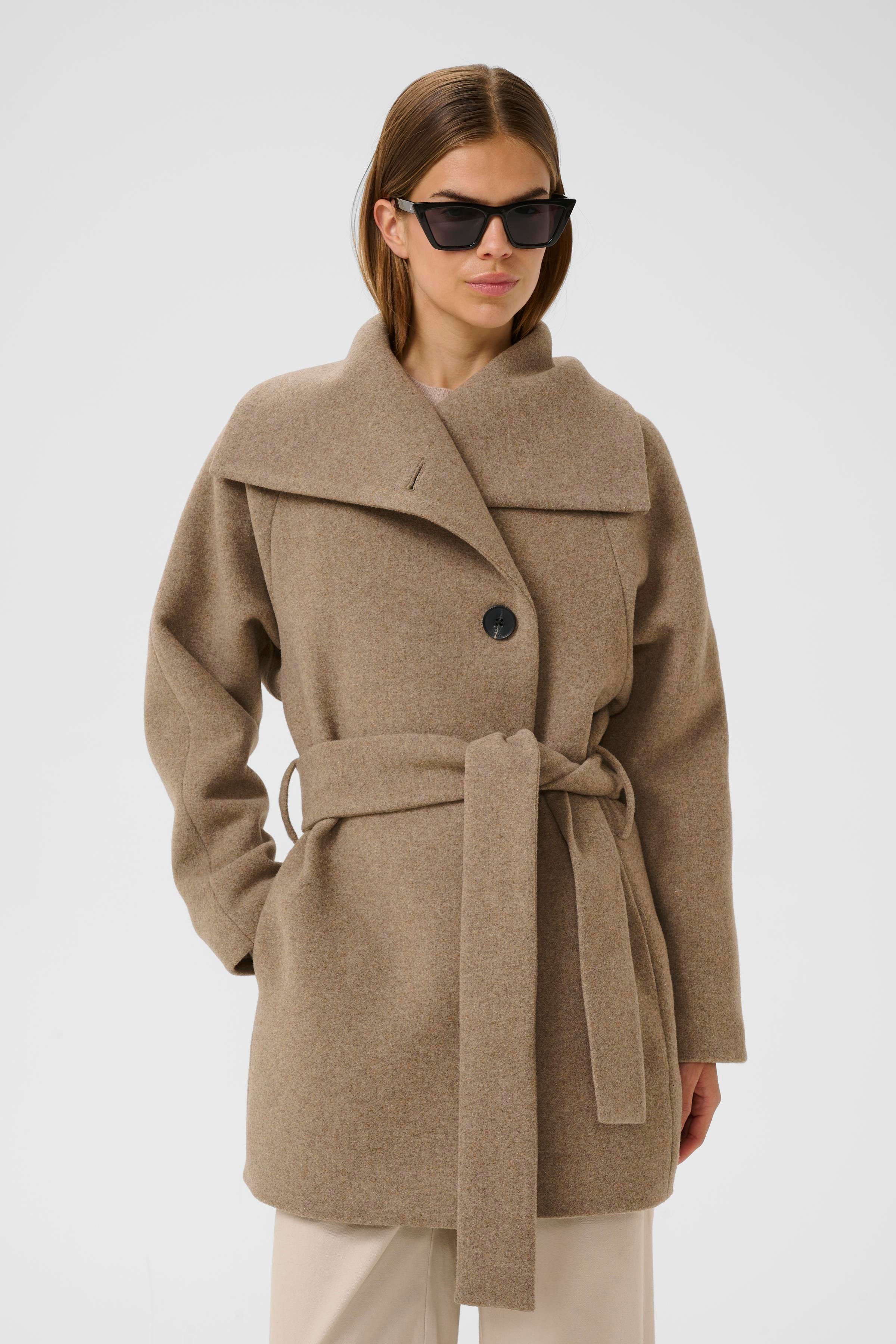 YunahIW Coat LOOKBOOK FRONT 30110611-1813041