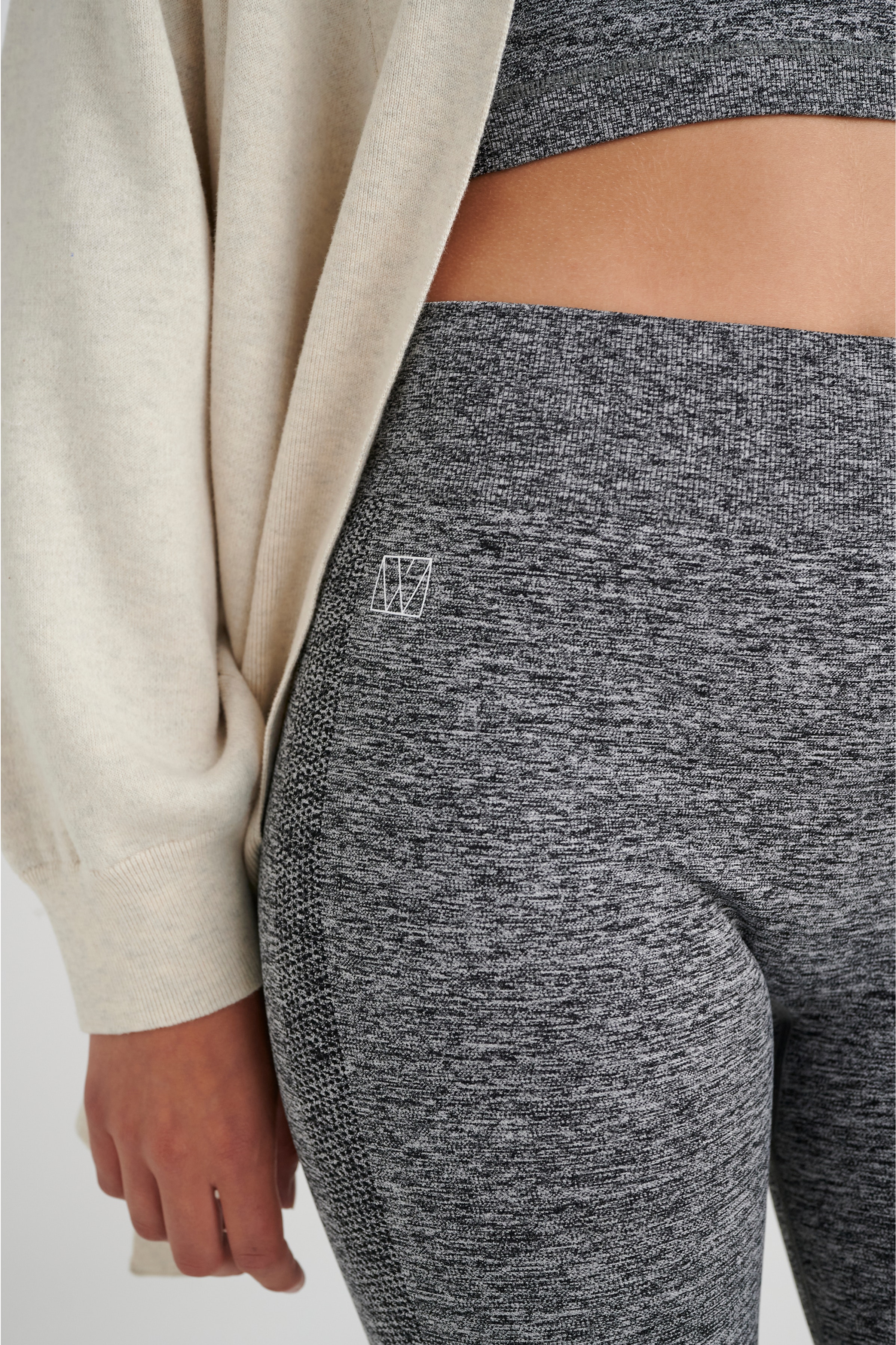 GabriellIW Cardigan LOOKBOOK DETAIL 30107032-300597