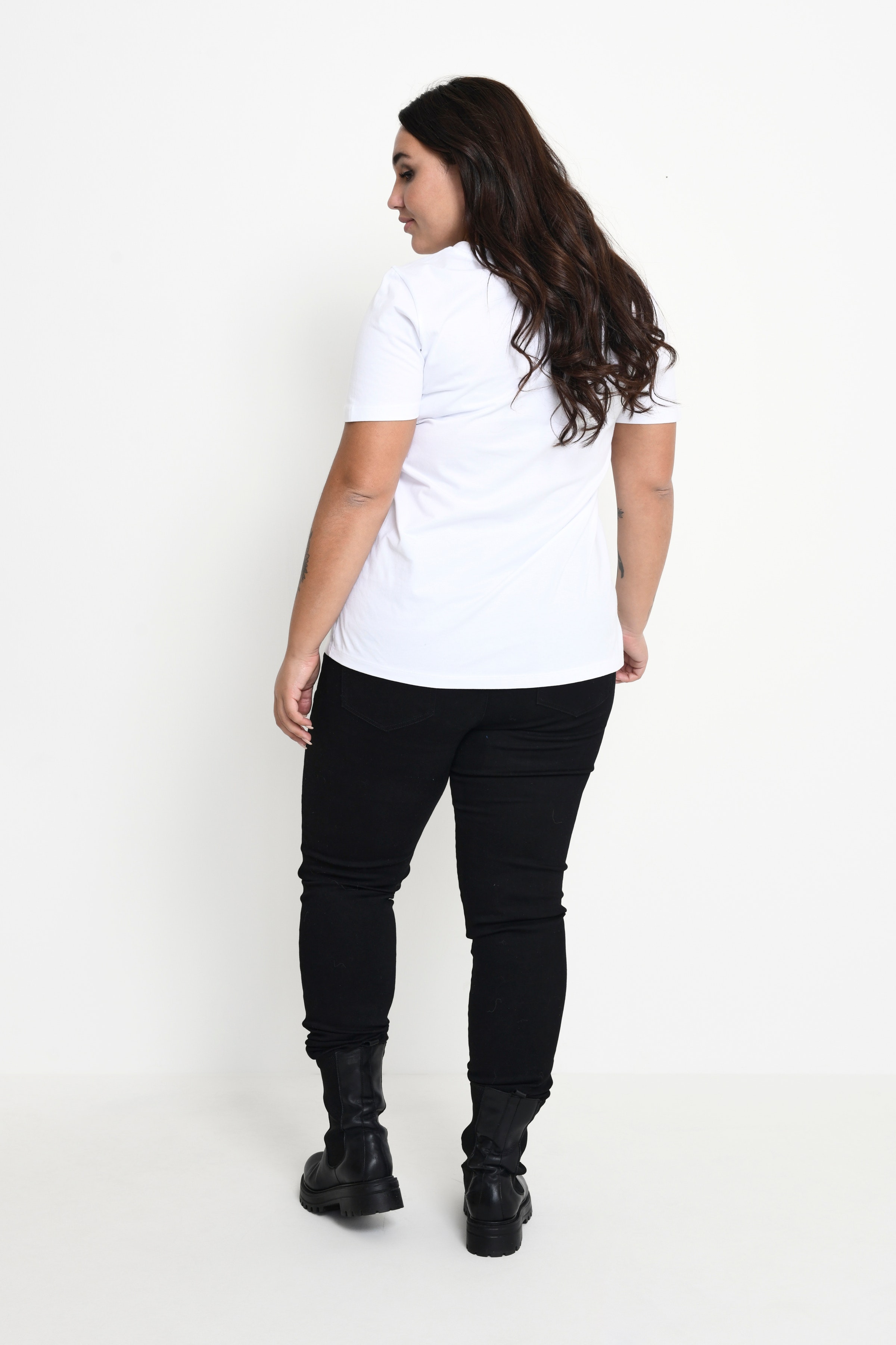 KClouisa T-shirt LOOKBOOK BACK 10581052-110601