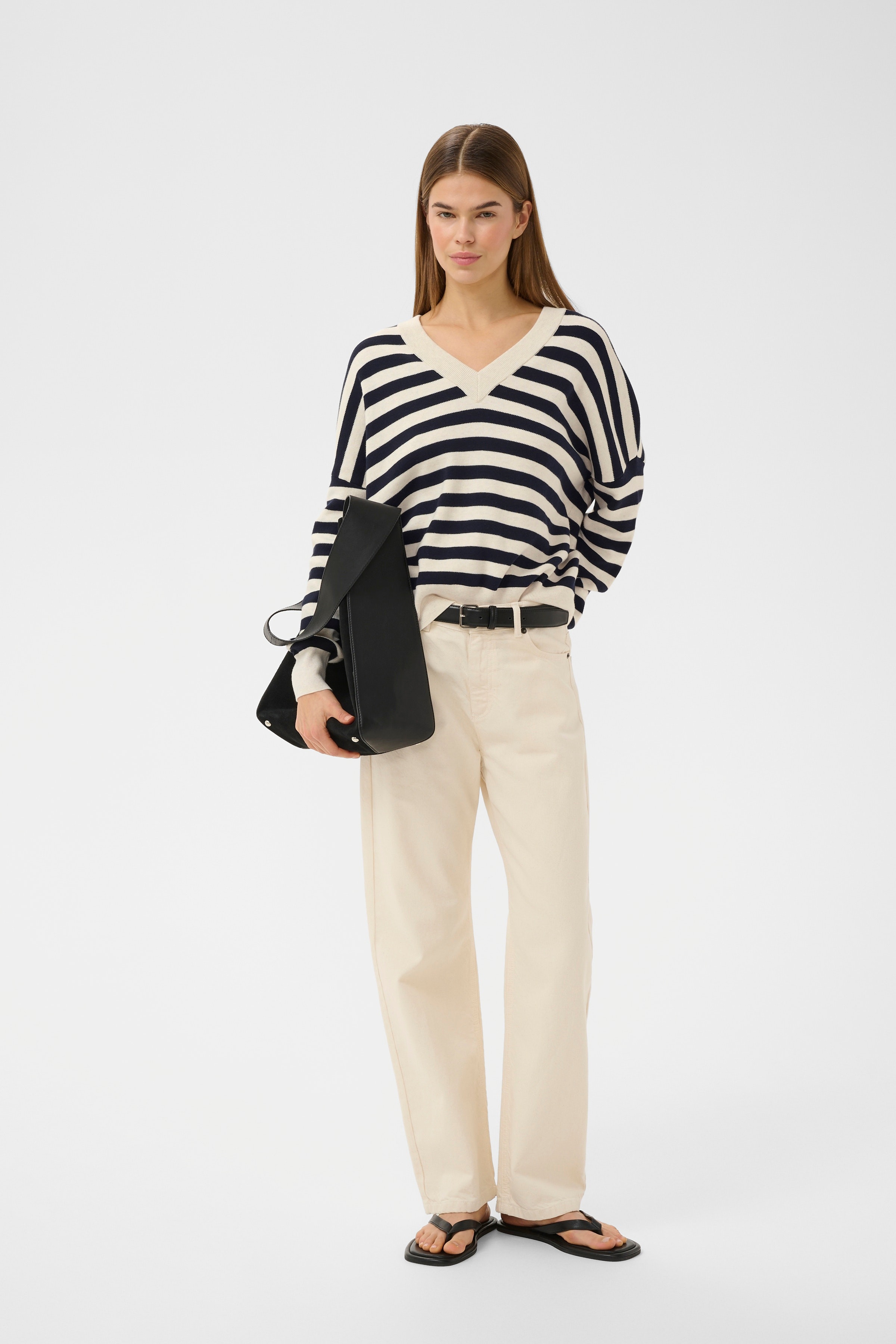 FosterIW V-neck Pullover LOOKBOOK FRONT 30106899-900006896